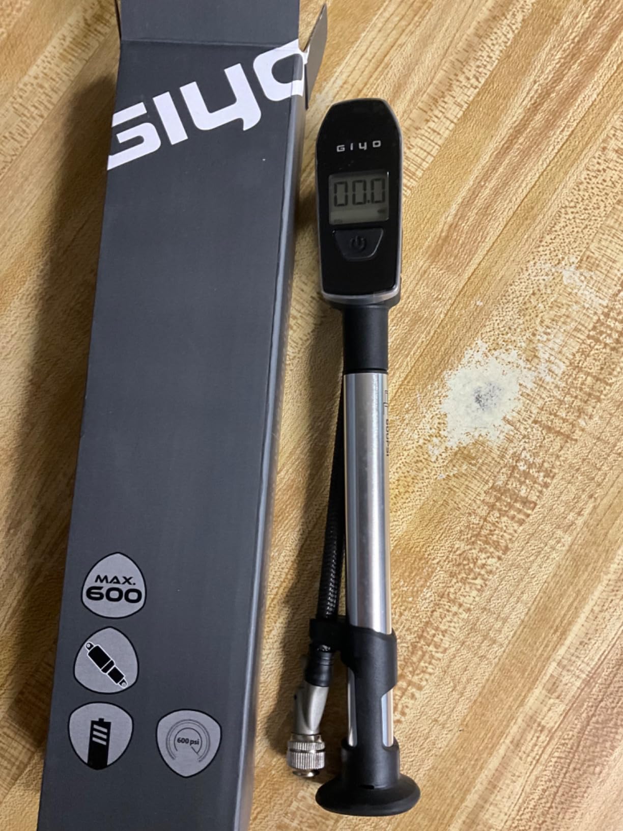 GIYO Digital Shock Pump 600 PSI - Turbo-Assist for Easy Inflation, Micro Air-Bleeder, Robust Aluminum Barrel, Comfort Grip & Braided Hose, Ideal for Fork & Rear Suspension GS-52L customer photo 2