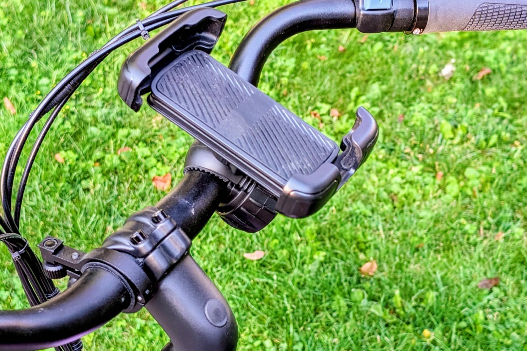 LISEN Bike Phone Holder, [Super Easy Install] Motorcycle Phone Mount Ebike Accessories Bicycle Handlebar Holder Mount Gifts for Adults Kids Men Mountain Mini Bike Scooter Gear Accessories, Black customer photo 2