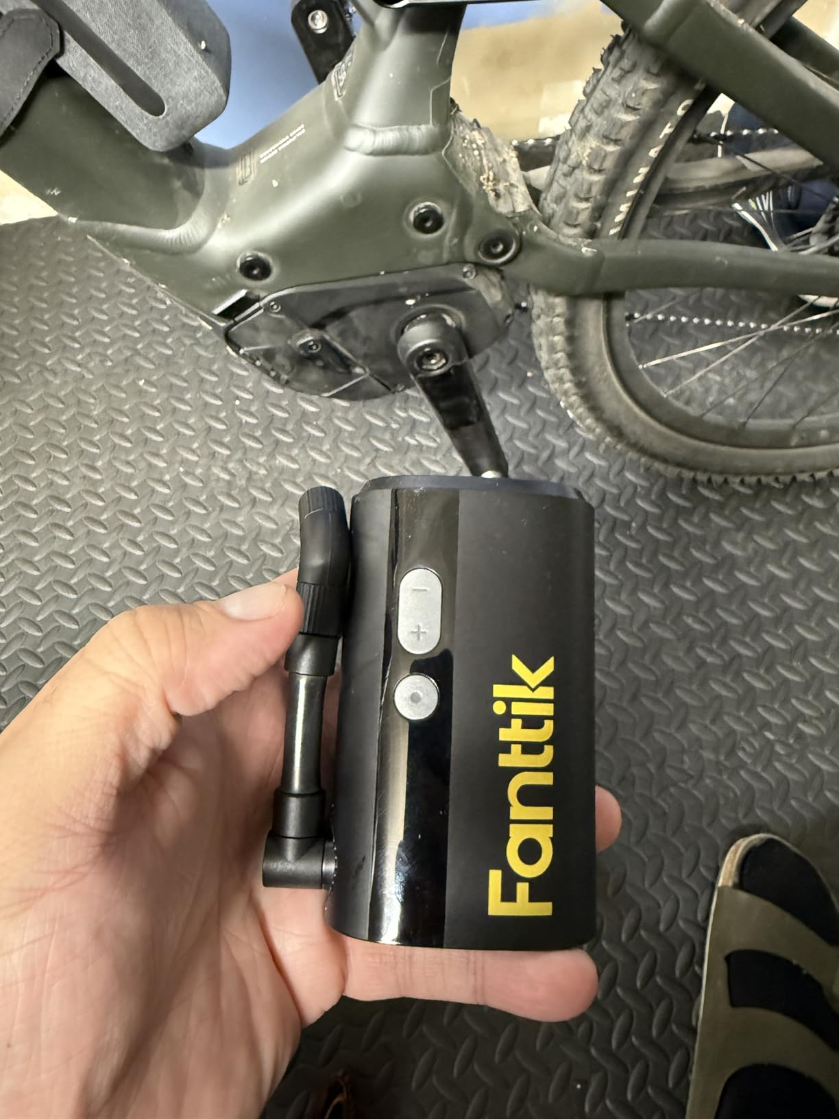 Fanttik X9 Ace Mini Bike Pump, 32s Fast Inflate Bike Pump with Gauge, 150PSI Electric Air Pump with Presta and Schrader Valve, Suitable for Motorcycle, Road Bike, Electric Bike, MTB customer photo 2