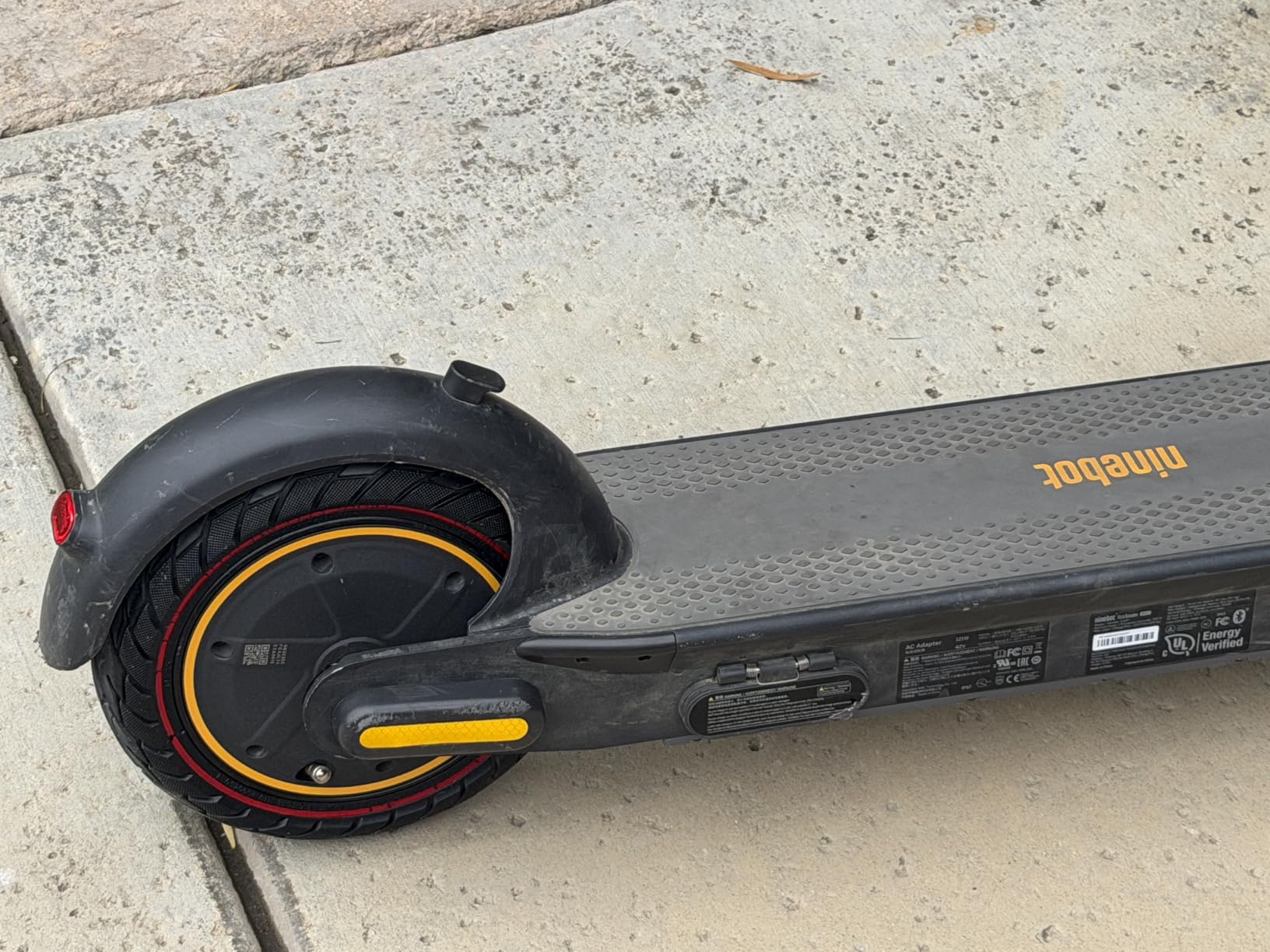 60/70-6.5 Solid Rubber Tire 10x2.50 Inch for Ninebot Segway MAX G30 G30P G30LP Electric Scooter, Honeycomb Explosion-Proof Double Shock Absorption Front/Rear Tire Replacement Accessories 1PCS (Black) customer photo 1