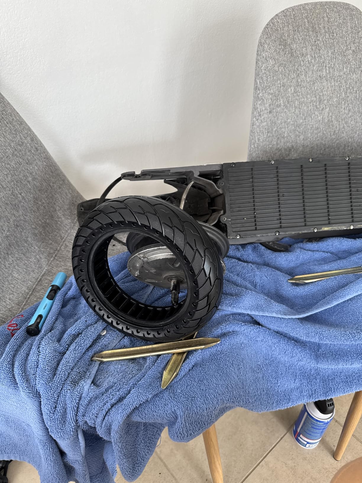 60/70-6.5 Solid Rubber Tire 10x2.50 Inch for Ninebot Segway MAX G30 G30P G30LP Electric Scooter, Honeycomb Explosion-Proof Double Shock Absorption Front/Rear Tire Replacement Accessories 1PCS (Black) customer photo 2