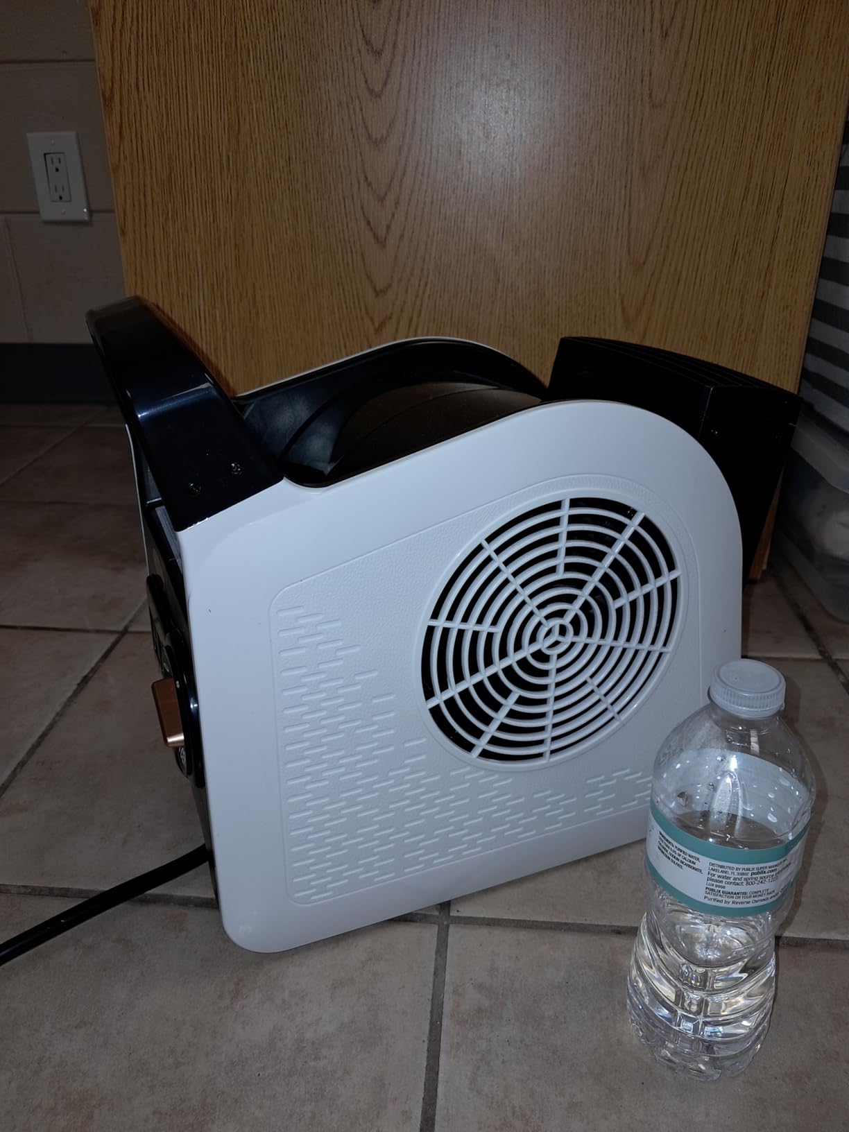Air Mover Blower Fan - Utility Fan 3 Speeds, 2 AC Outlets, Reset and Circuit Breaker, Carpet Dryer for Garage, Gym, Shop, Kitchen - Ventilating, Cooling and Drying, 12