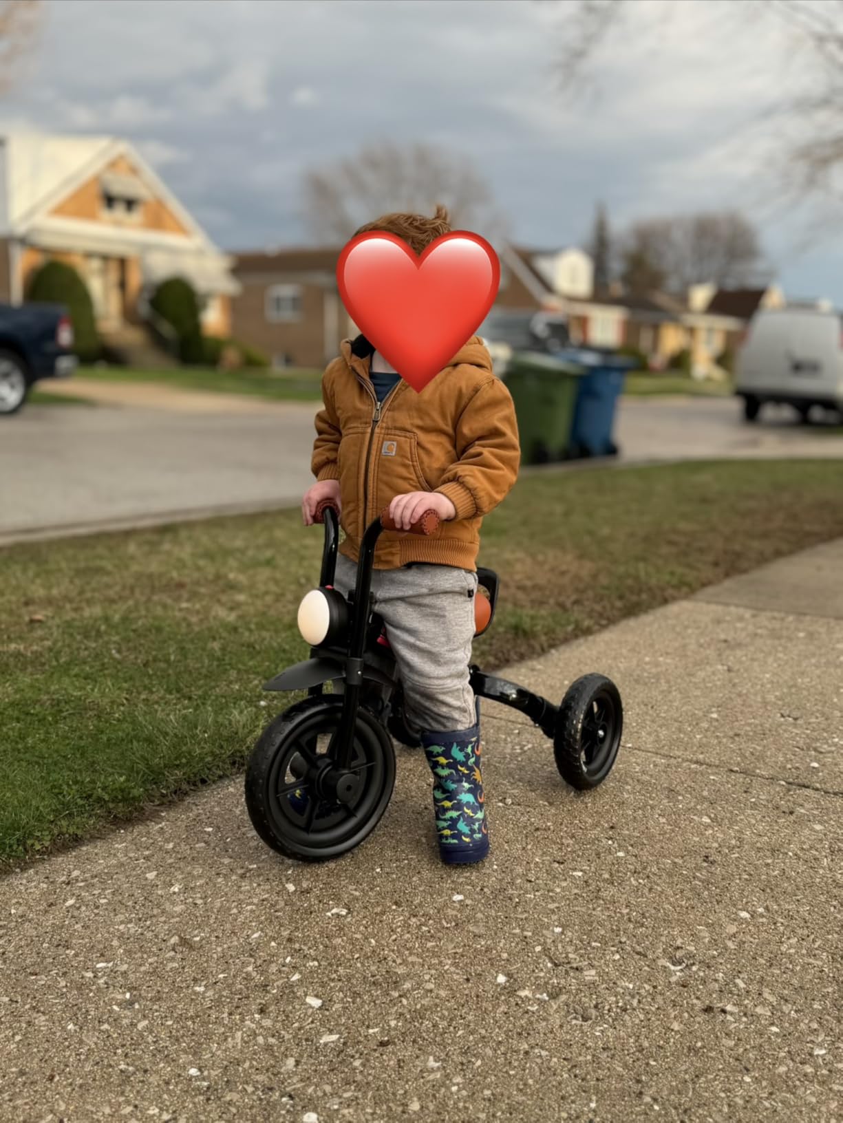 KRIDDO 2-in-1 Kids Balance Bike and Kids Tricycle for 2 to 5 Year Old, Toddler Balance Bike with Detachable Pedals, Tricycles for 3-5 Year Olds with Stitched Soft Grip, White customer photo 1