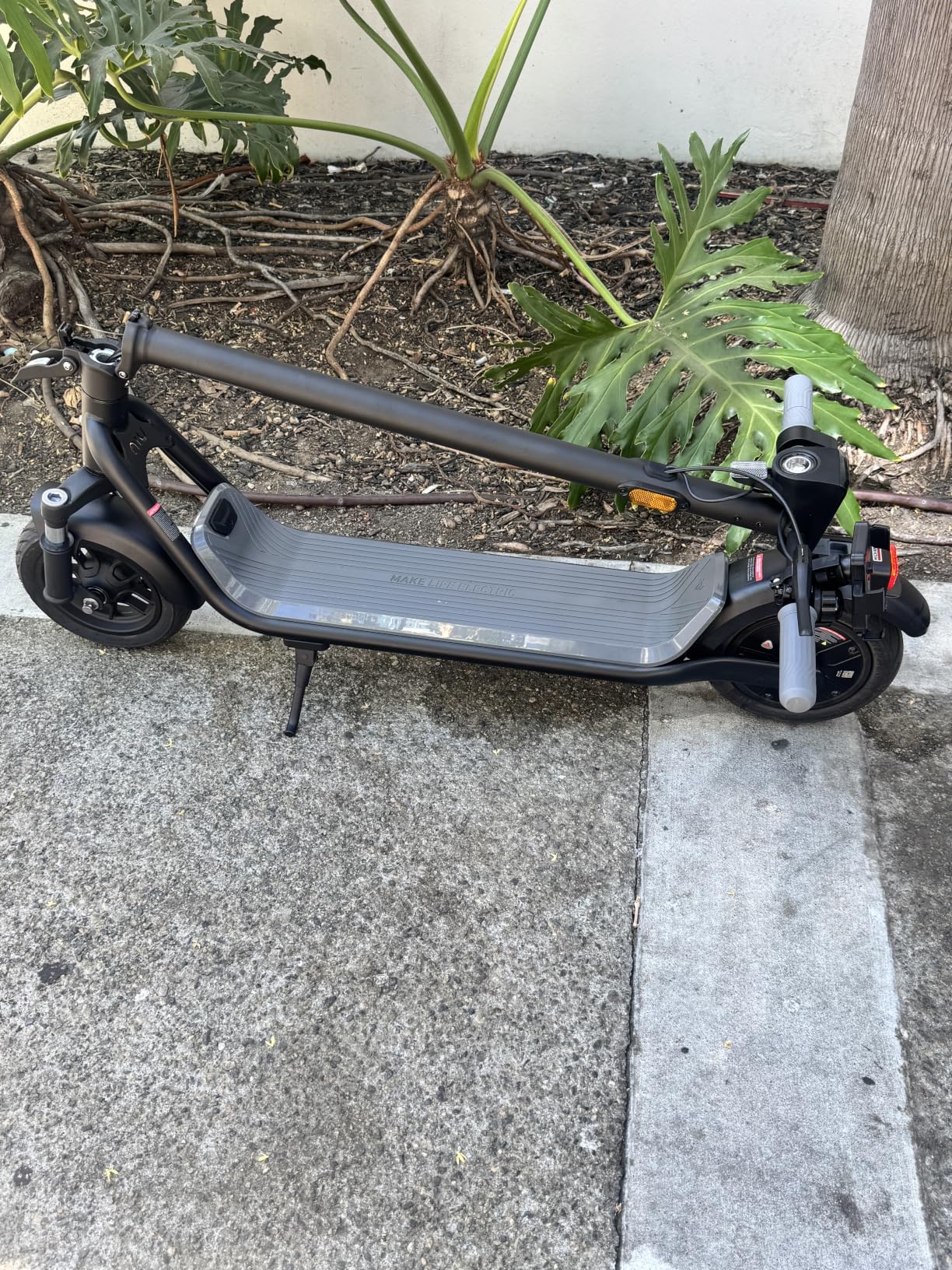 NIU 100P/100F/300P/300X Electric Scooter Adult - E Scooter with Suspension, 600-1000W Peak Power, 18-37.3 Miles Max Range customer photo 1