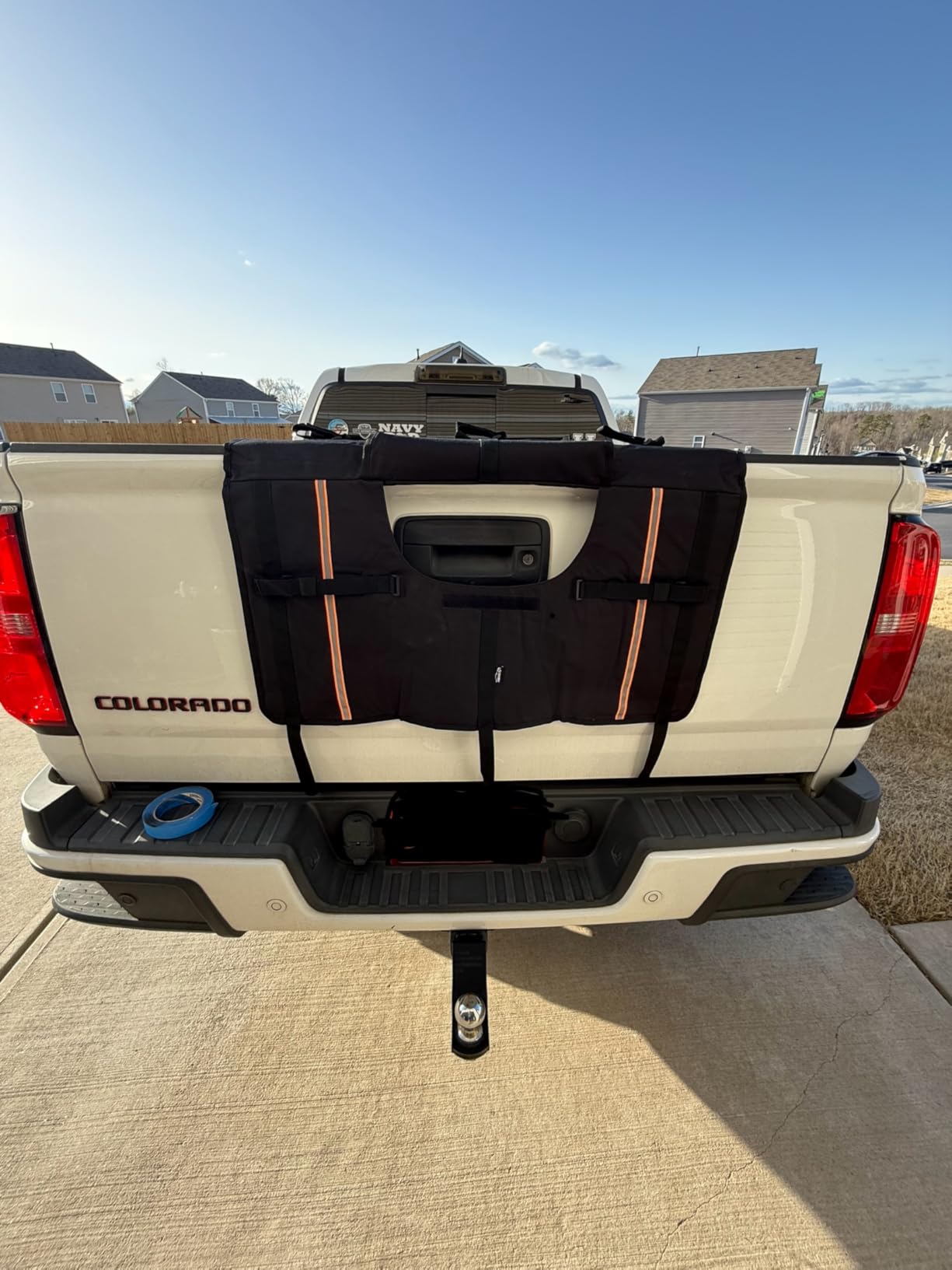 Tailgate Pad for Mountain Bikes Pickup Truck Tailgate Protection Pad with 3 Tool Pockets 52'' Wide for 5 Bicycles customer photo 1