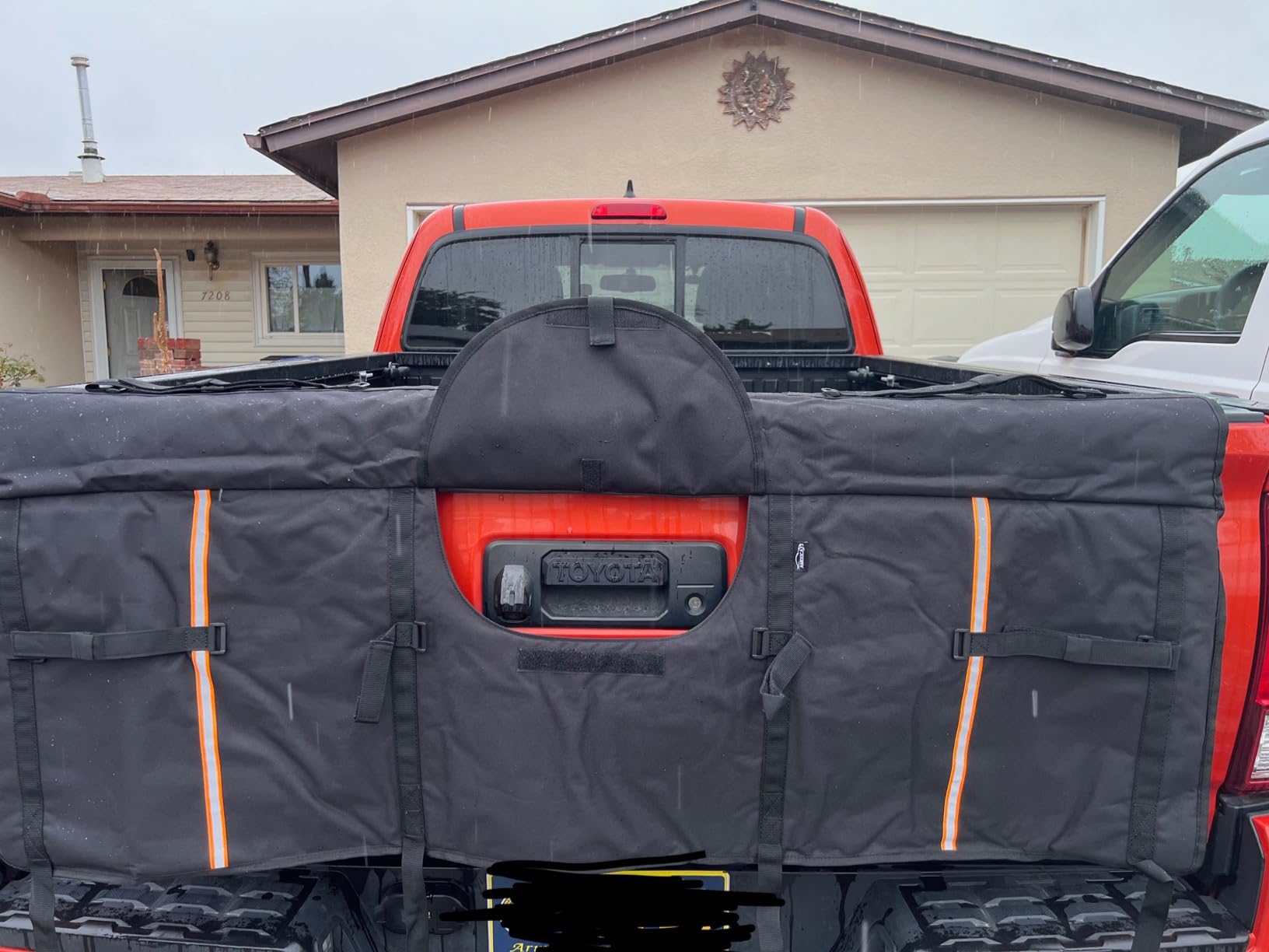 Tailgate Pad for Mountain Bikes Pickup Truck Tailgate Protection Pad with 3 Tool Pockets 52'' Wide for 5 Bicycles customer photo 2