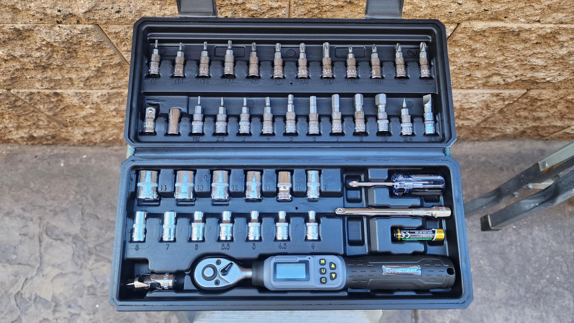 GROWNEER Digital Torque Wrench, 1.1-22.1 Ft-lbs/1.5-30 Nm, 1/4'' Drive Inch Pound Torque Wrench with Buzzer & LED Indicator, Electronic Wrench Set with Bits & Sockets for Gunsmithing Bike Motorcycle customer photo 2