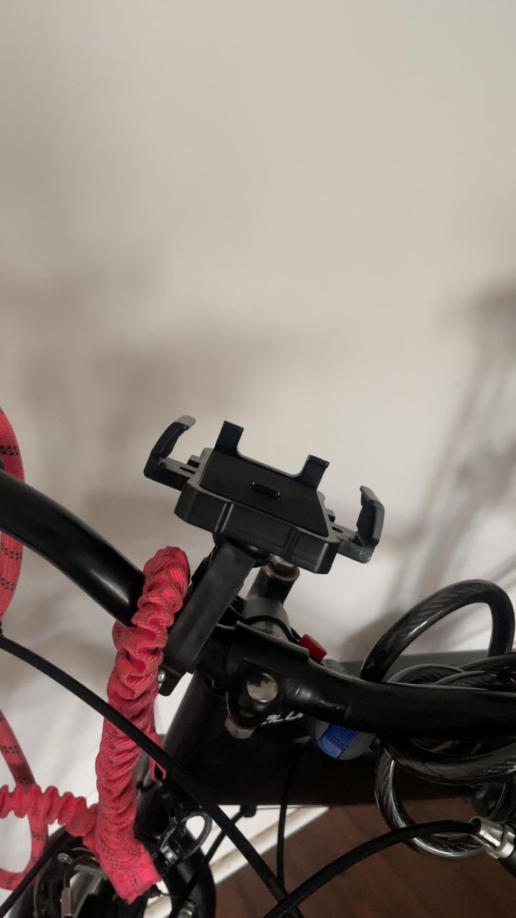 Bike Phone Holder Mount, Secure Handlebar Phone Mount Holder for Bike and Motorcycle, Suitable for iPhone and 4.5-6.8