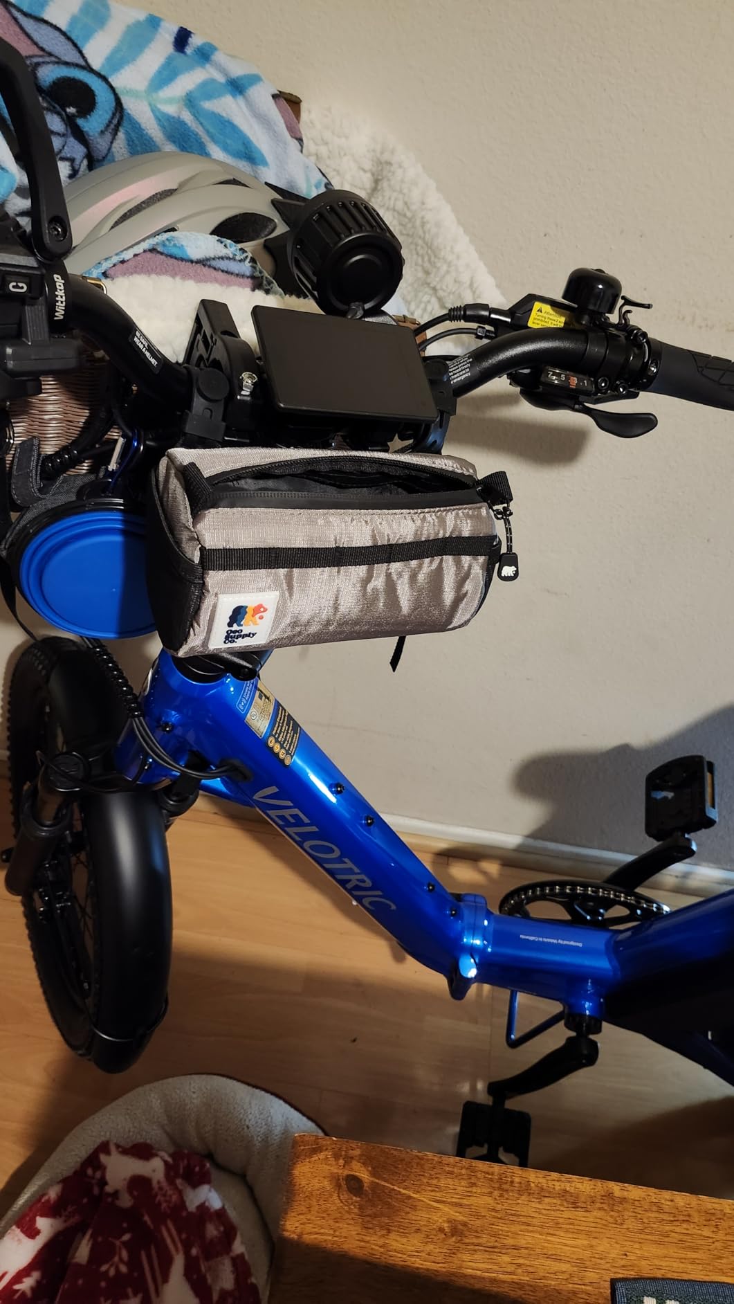 Oso Supply Co Handlebar Bike Bag - Water-Resistant Hard Shell with Quick-Access Zipper, Side Mesh Pockets, and Spacious Storage - Ideal for Cycling, Commuting, and Adventure Rides (Black) customer photo 1