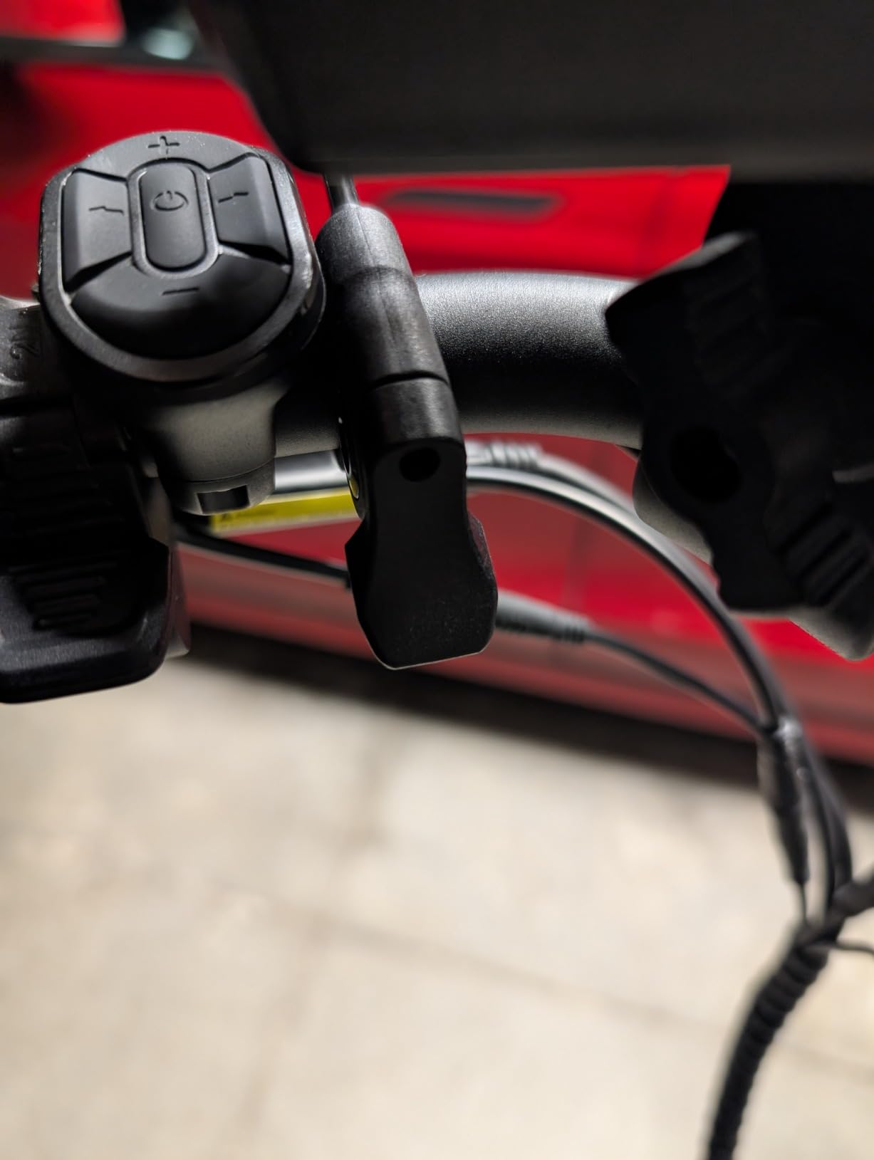 EXA Form 860i Dropper Suspension Seatpost 30.9/31.6mm, 40mm Travel | Dropper + suspension seatpost. 30.9/31.6mm options. Internal cable only. 100/125/150mm travel. Installation guide included. customer photo 1