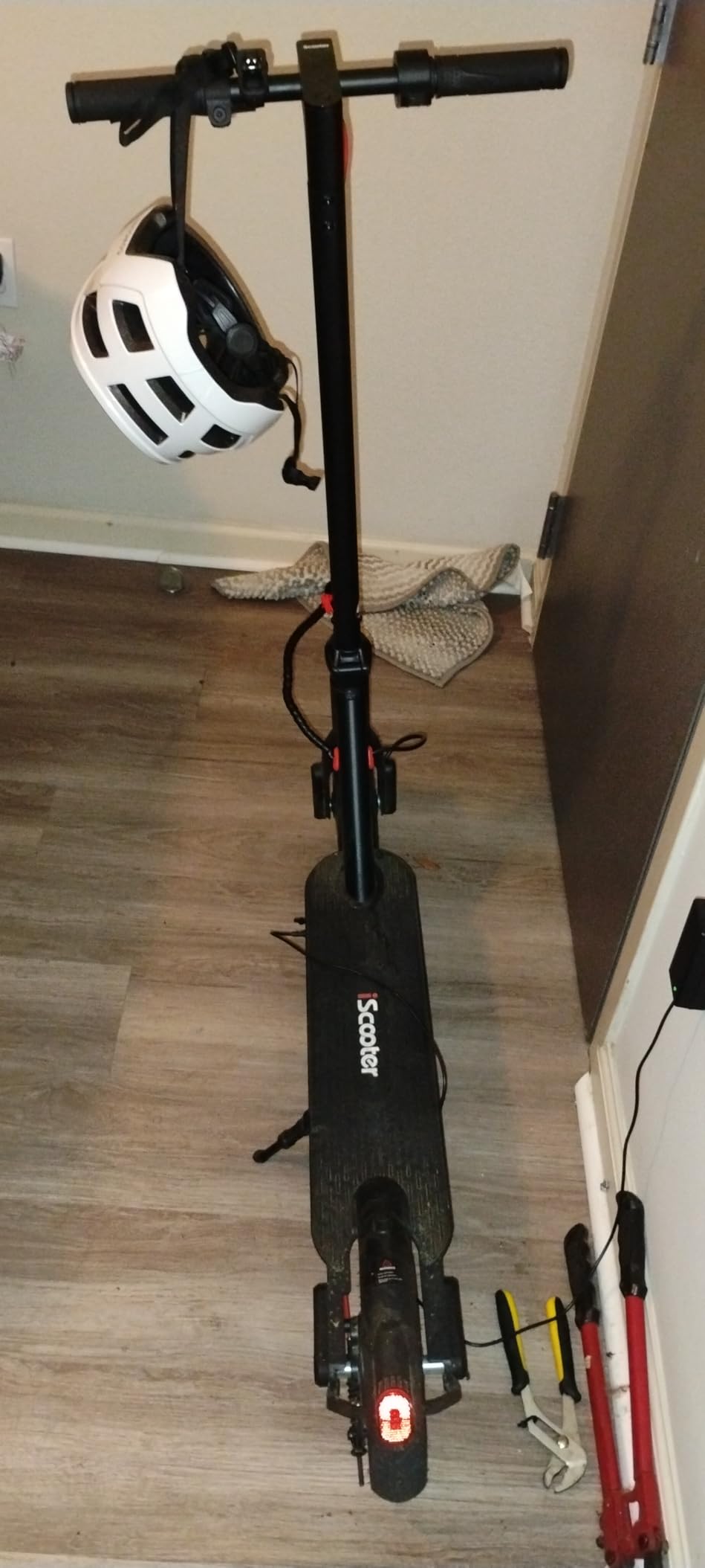 iScooter Electric Scooter Adults, 18/15/12 Miles Long Range,22/19/18 Mph Top Speed, Commuting Electric Scooter with Cruise Control, Double Braking Systems Escooter for Adults and Teens customer photo 2