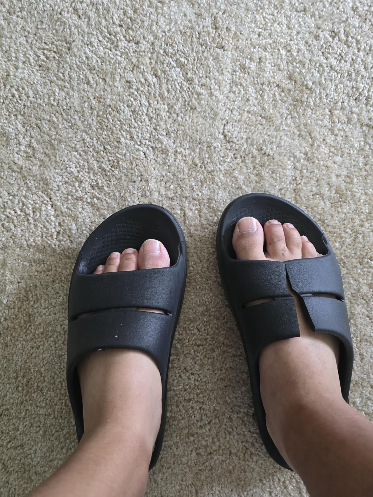 OOahh Unisex - Men's and Women's Sport Recovery Slide Sandals customer photo 1