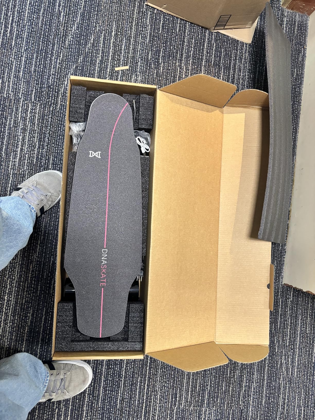 M8 Electric Skateboard with Remote, 15Mph Top Speed, 9 Miles Range, 400 Hub-Motor, Skateboard for Adults & Teens customer photo 1