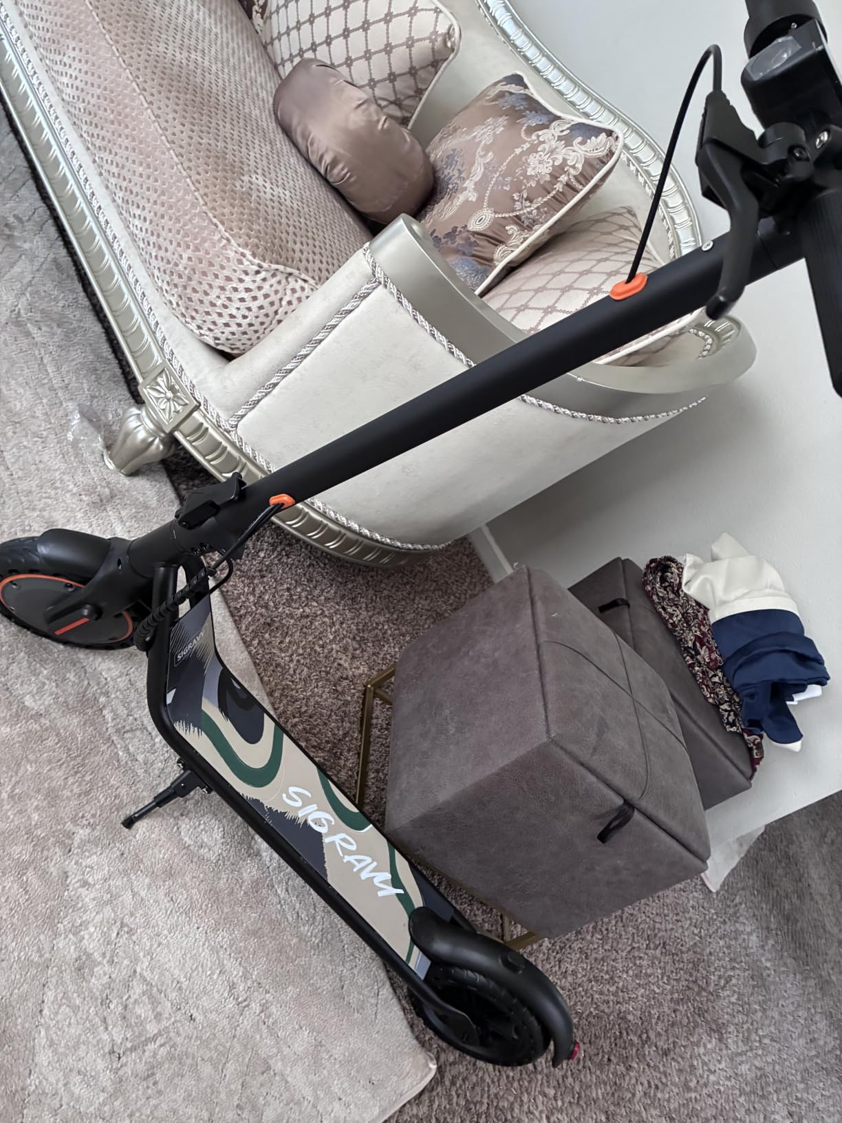 Sigravy Electric Scooter for Adults, Foldable Commuter E Scooter for Teens, 350W Motor, 19 MPH, Up to 21 Miles Range, 8.5
