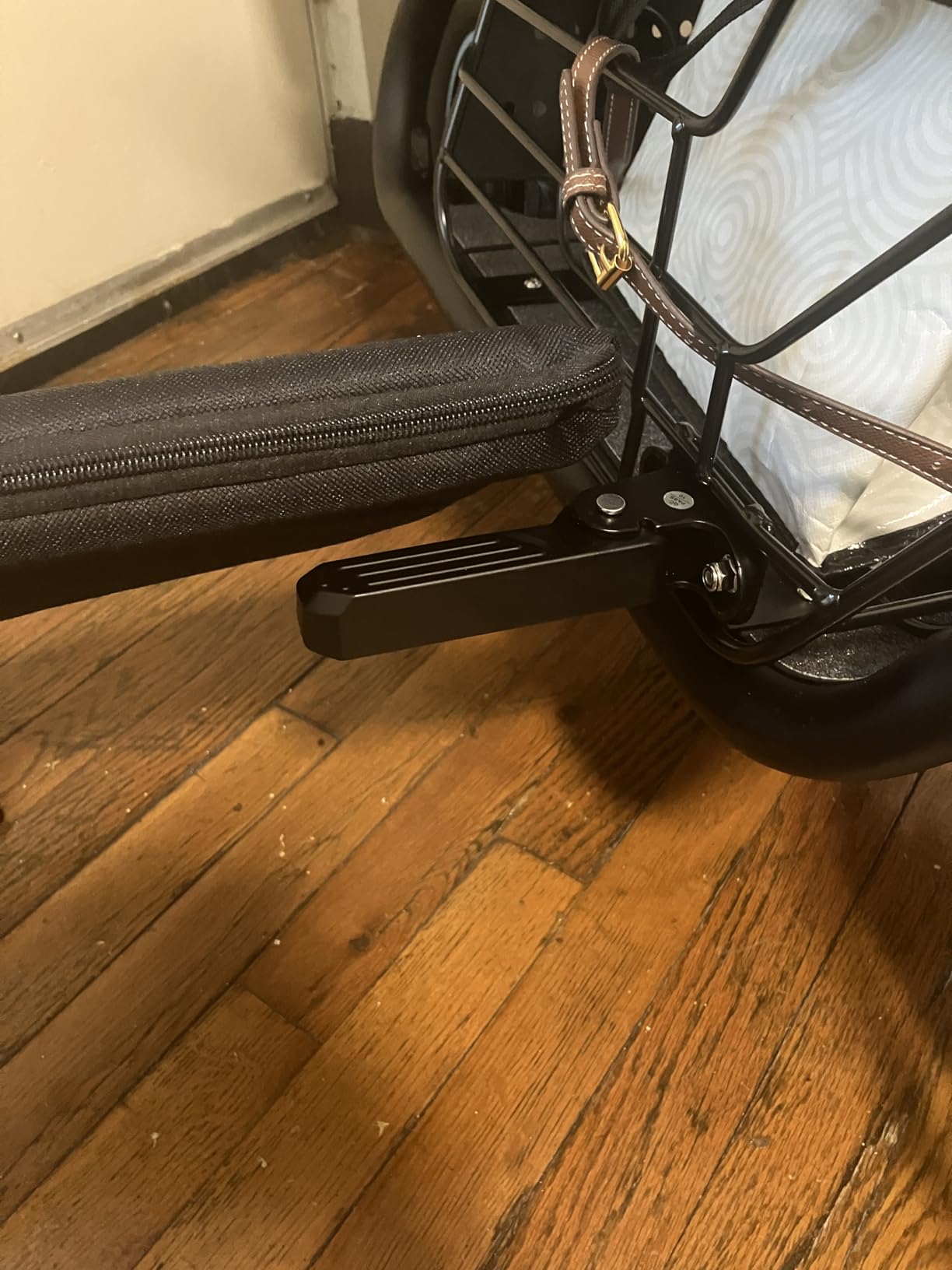 URBANMAX Electric Scooter with Seat for Adult, 550W Motor, Up to 18.6 MPH, Max Range 20 Miles, Includes Ample Storage Basket for Pets Dogs Items customer photo 2