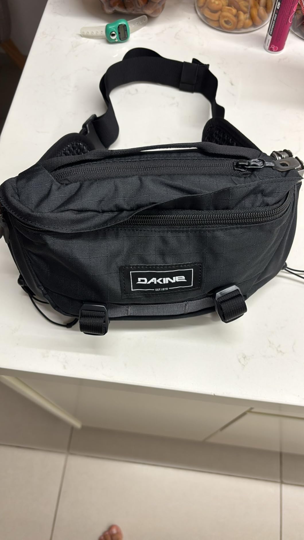 Dakine Hot Laps Hip Pack with Lumbar Reservoir, Black, 5L | 2-Liter Reservoir, Magnetic Hose Clip, Padded Hip Belt, Internal Organizer Pockets customer photo 2