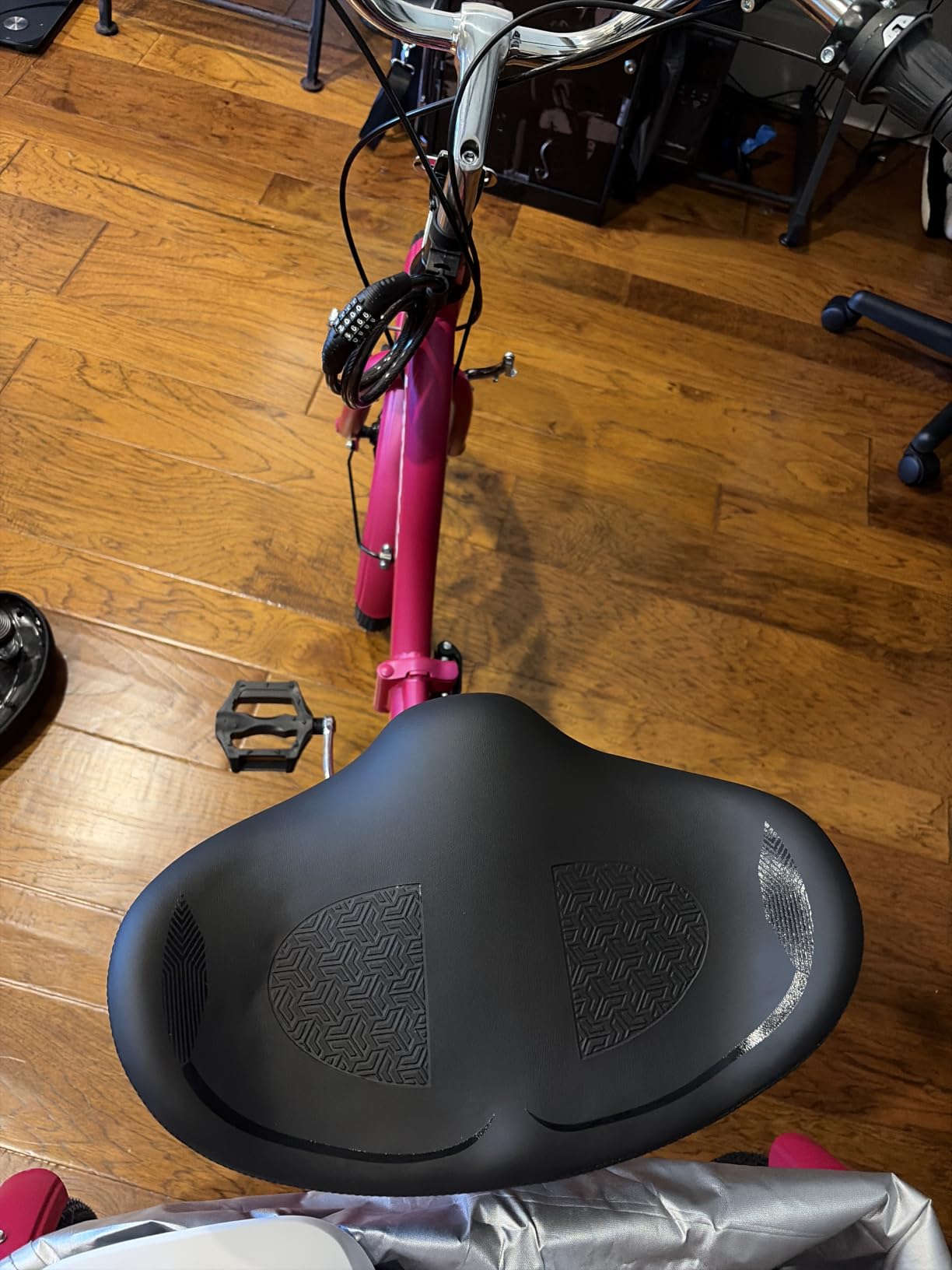 CDYWD Noseless Oversized Bike Seat for Men Women Comfort, Extra Wide Padded Bicycle Seat Cushion, Large Comfortable Bike Saddle for Peloton, Stationary Exercise Bike, Beach Cruiser, City Bike, Ebike customer photo 2
