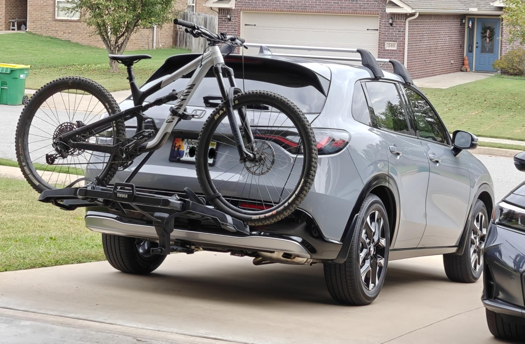 Thule Outpace 2 Bike Hitch Rack, 2