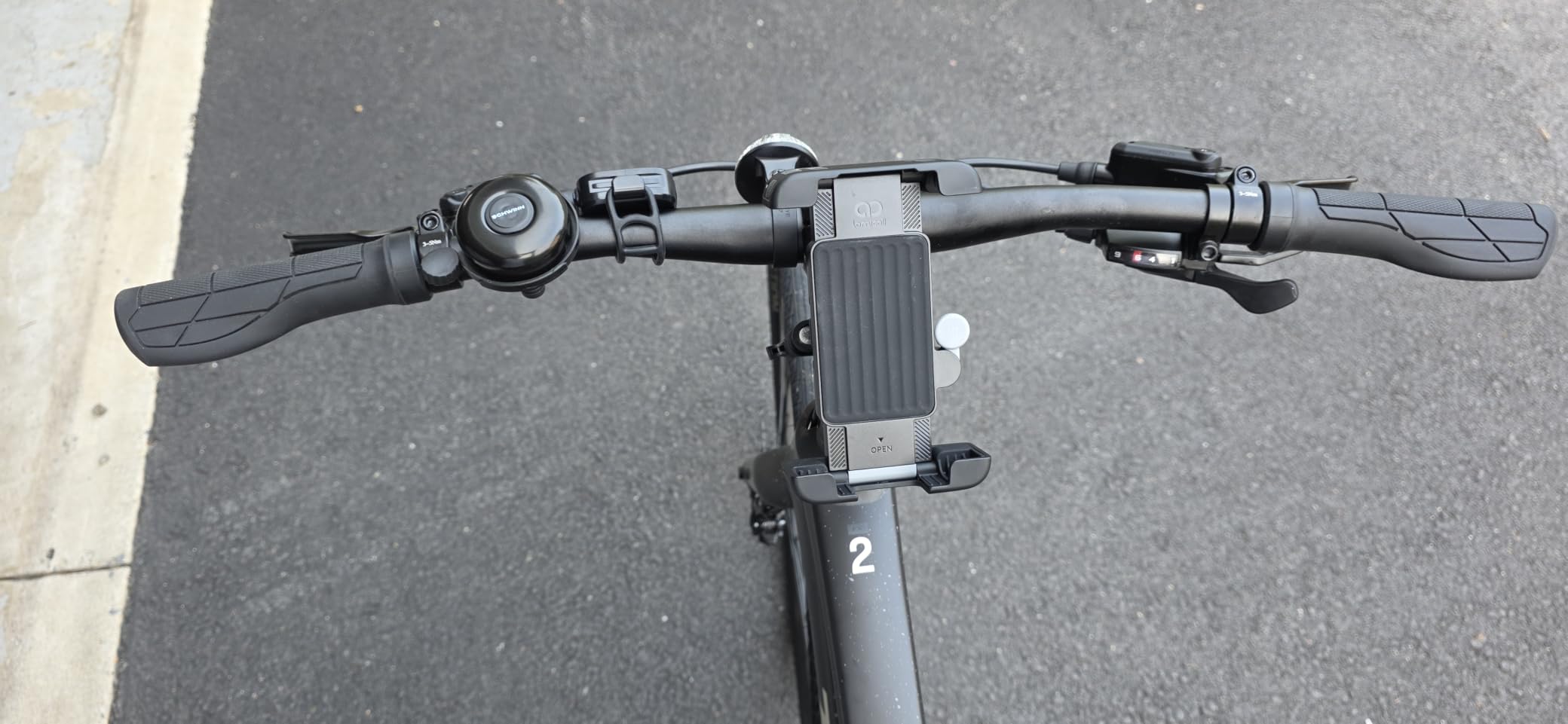 Lamicall Bike Motorcycle Phone Mount Holder - [1s Quick Lock] | Bike Cell Phone Holder Clip, Bicycle Scooter Handlebar Clamp, for iPhone 17 16 15 Pro Max, Galaxy S25 Ultra, 6-7.2