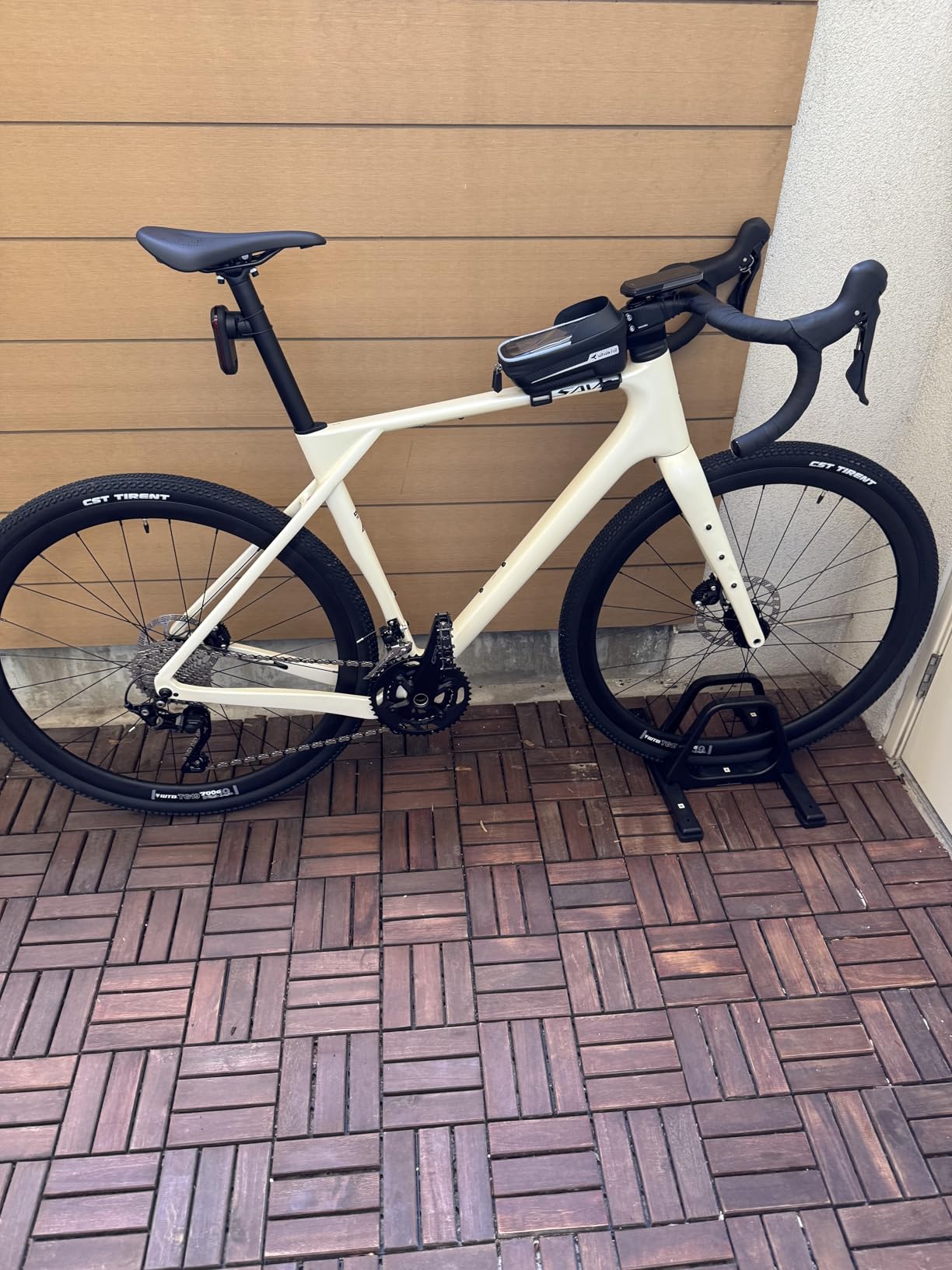 Carbon Gravel Bike - T800 Carbon Frame & Fork, Shimano GRX400 20-Speed Groupset, Hydraulic Disc Brakes, 700C x 40mm Tires - Lightweight Design for Road & Off-Road Adventures customer photo 2