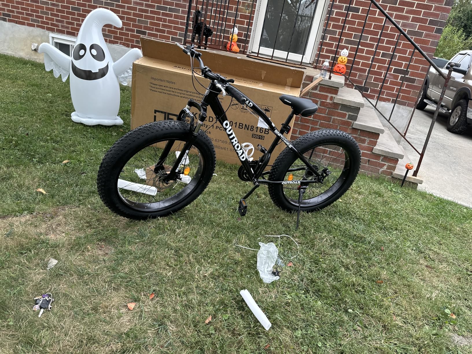 26' Fat Tire Mountain Bike with 4 inch Knobby Tires, 21 Speed MTB with Dual Disc Brake for Adults, Anti-Slip Bicycle, Black, White, Blue&Purple customer photo 1