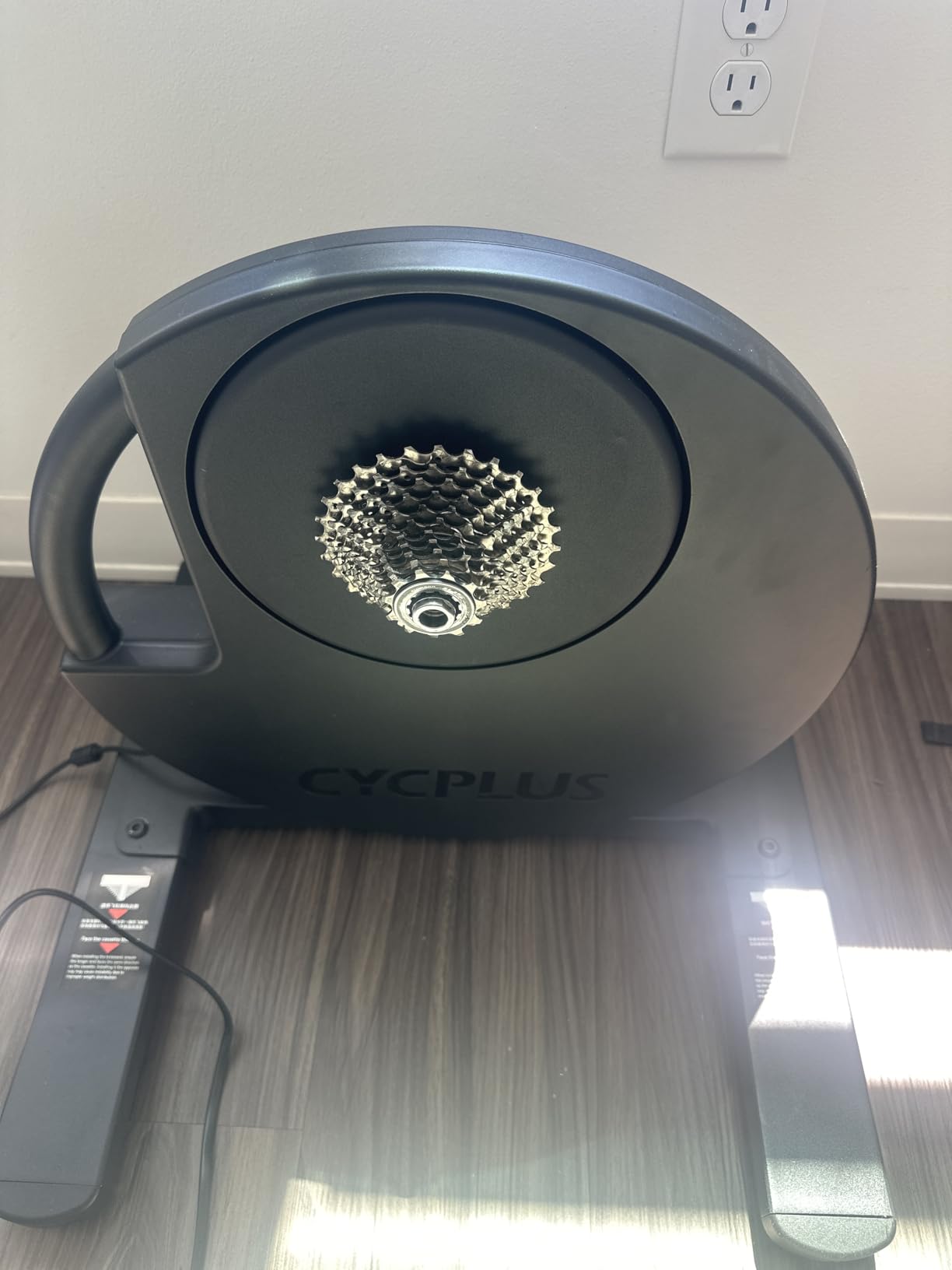 CYCPLUS Smart Bike Trainer R200, 2200W, 19% Gradient, Brushless Motor, Virtual Shifting, Uphill & Downhill Simulation customer photo 2