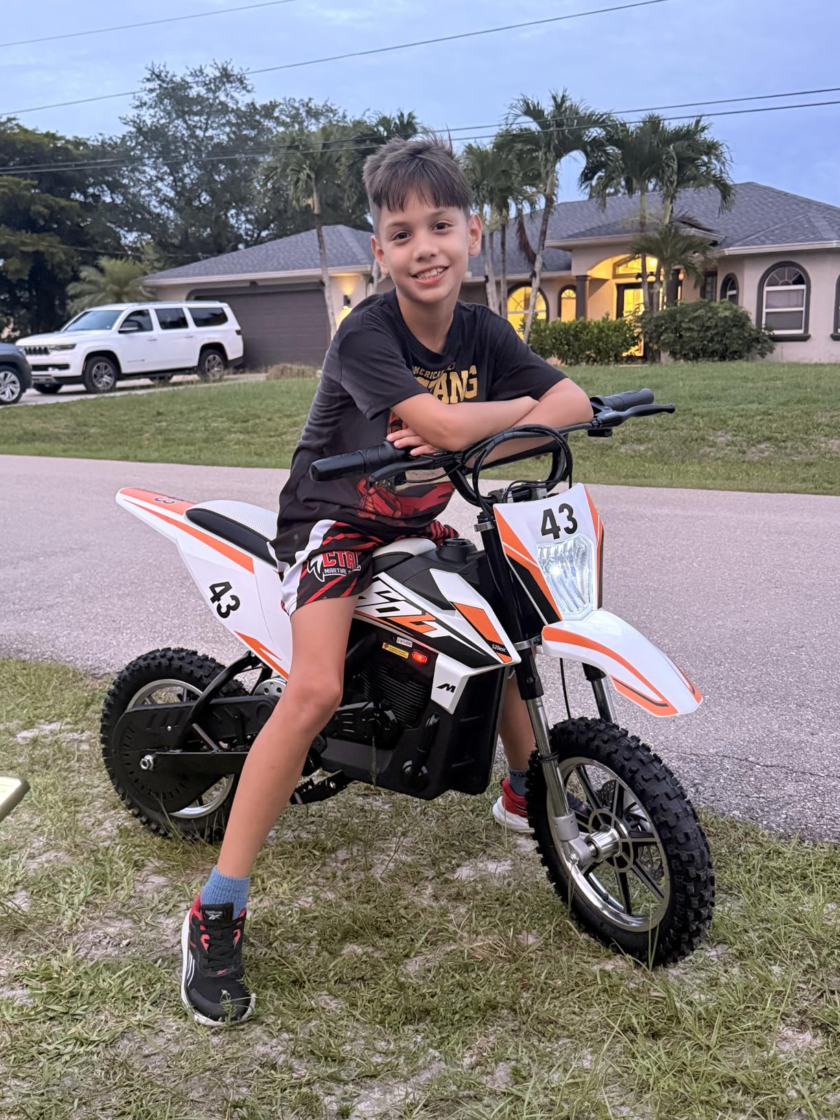 Blitzshark 36V 650W Kids Electric Dirt Bike Off-Road Motocross Ultra Powerful Motorcycle, with 17 MPH MAX Speed, Rubber Tire,Twist Grip Throttle, Dual Suspension & Brakes, Leather Seat, SRK-MC20 Pro customer photo 2