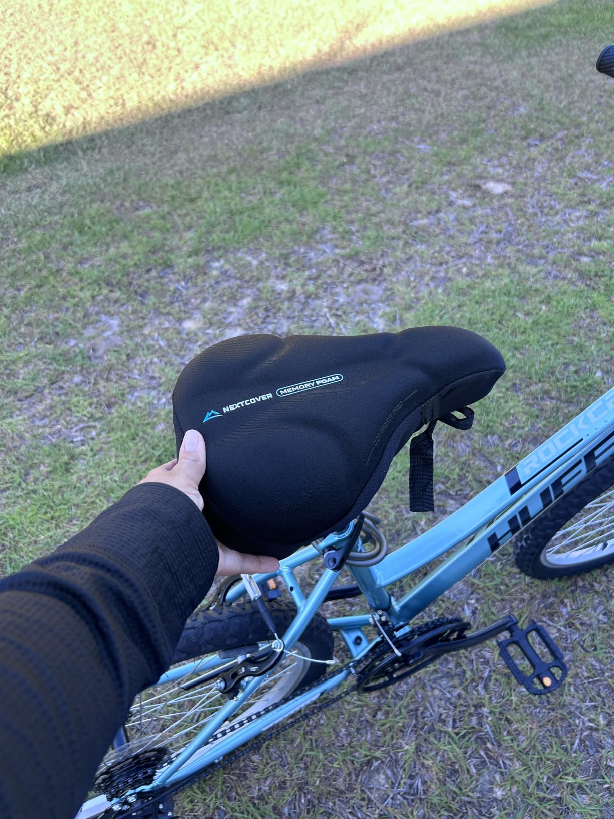 Nextcover Bike Seat Cushion CoverPro with Memory Foam 4.0 I Ergonomic Bike Seat Cover - Ideal for Stationary, Mountain, Spin or Outdoor Bike I Comfortable Gel Padded Bicycle Seat Cushion customer photo 2