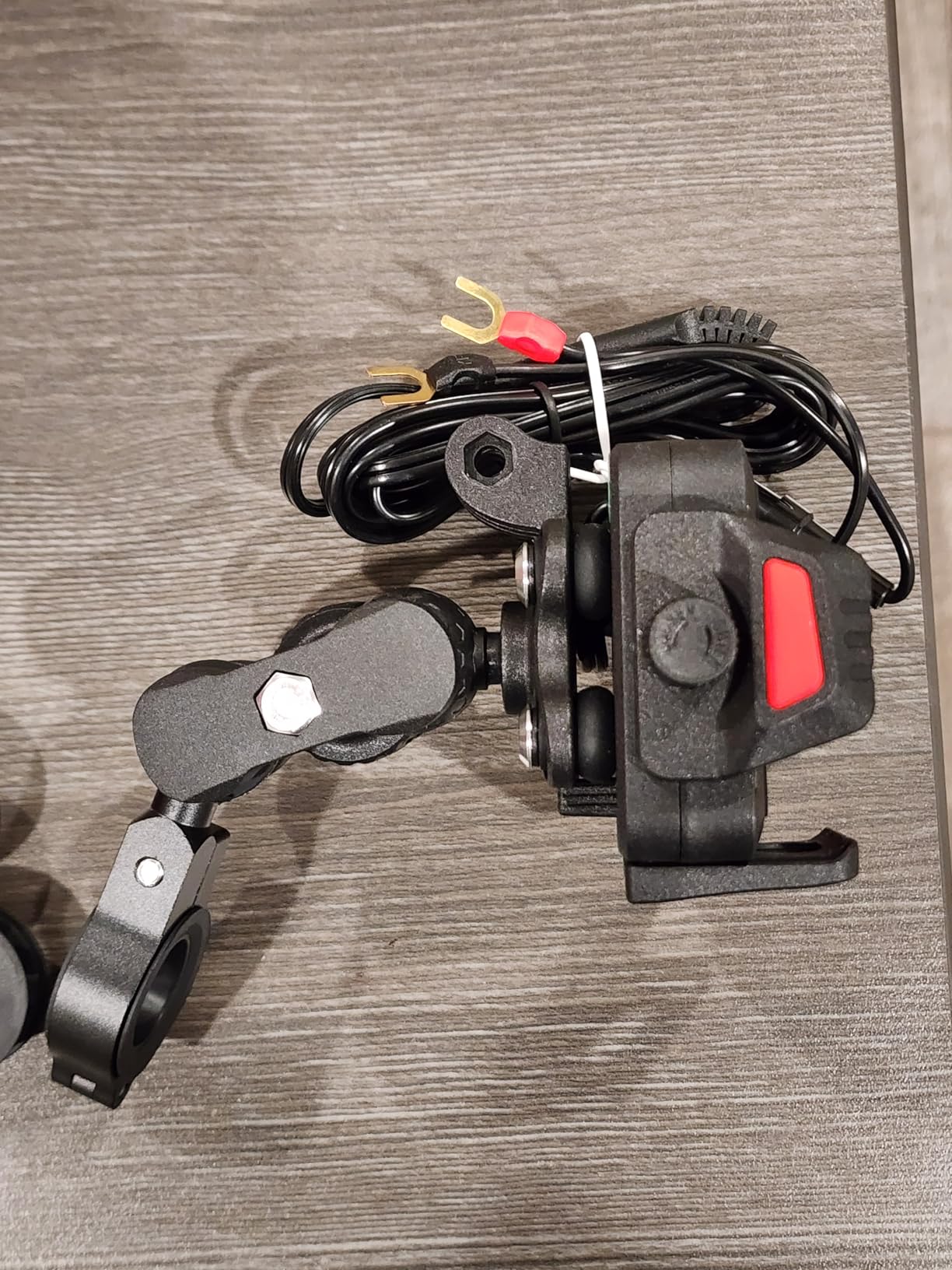 KEMIMOTO Anti-Theft Motorcycle Phone Mount with Qi 15W Wireless Charger | with 33W PD/USB-C Fast Charging Port, Anti-Vibration Dampener, One-Hand Operation, 360° Adjustable for 5.4''-7.2'' Cellphone customer photo 2