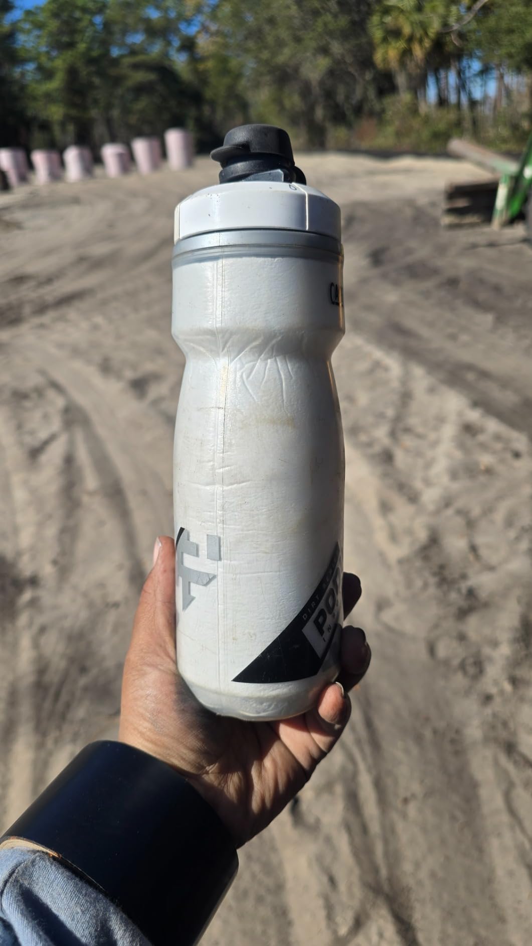 CamelBak Podium Dirt Series Chill Insulated Mountain Bike Water Bottle, Mud-Protected Nozzle with Cold Retention, 21oz, Black Digi Camo customer photo 1