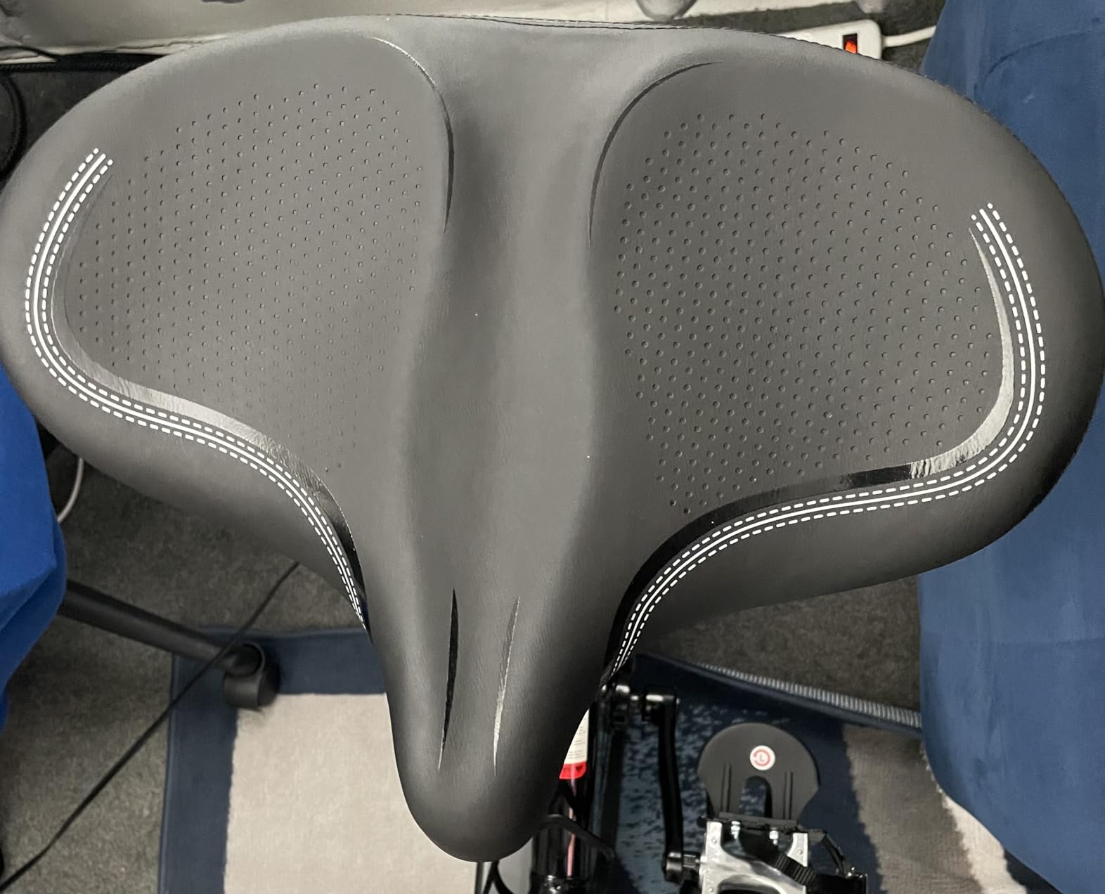 New Noseless Oversized Bike Seat, Extra Wide Comfort Pure Memory Foam Bicycle Seat Cushion, Compatible Saddle Replacement with Electric Bike, Exercise, Cruiser, Road Bike for Men & Women customer photo 2