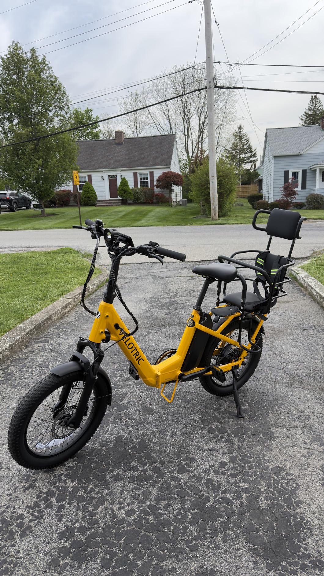 Kid's Bike Seat Rear with Adjustable Headrest, Rear Child Bike Seat with Foot Pedals Back Rest Handrail. Child Carrier Bike Chair for Bicycle Designed for Children Aged 18 Month to 8 Years Old customer photo 1