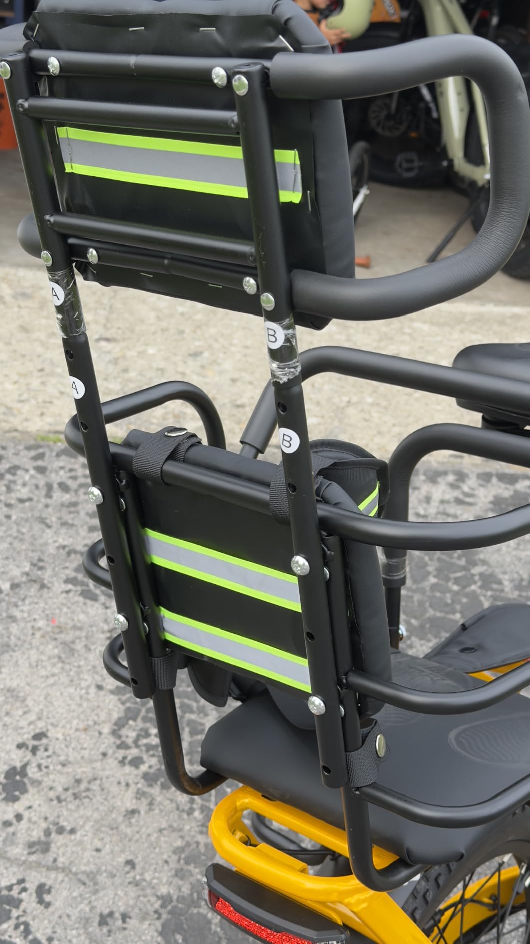 Kid's Bike Seat Rear with Adjustable Headrest, Rear Child Bike Seat with Foot Pedals Back Rest Handrail. Child Carrier Bike Chair for Bicycle Designed for Children Aged 18 Month to 8 Years Old customer photo 2