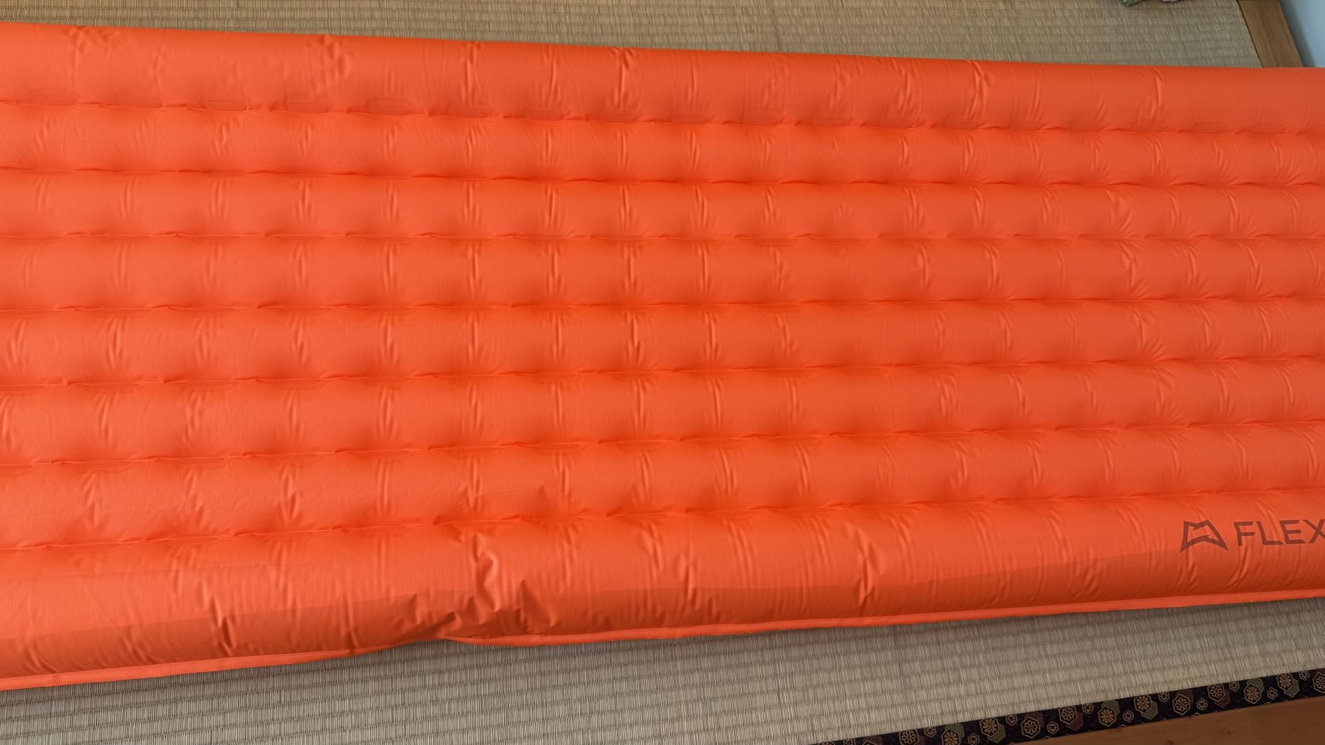 FLEXTAILGEAR Ultralight Backpacking Sleeping Pad with 5.6 R-Value, Insulated Camping Pad, 4 in Thick 77 in Long Inflatable Sleeping Mat customer photo 1