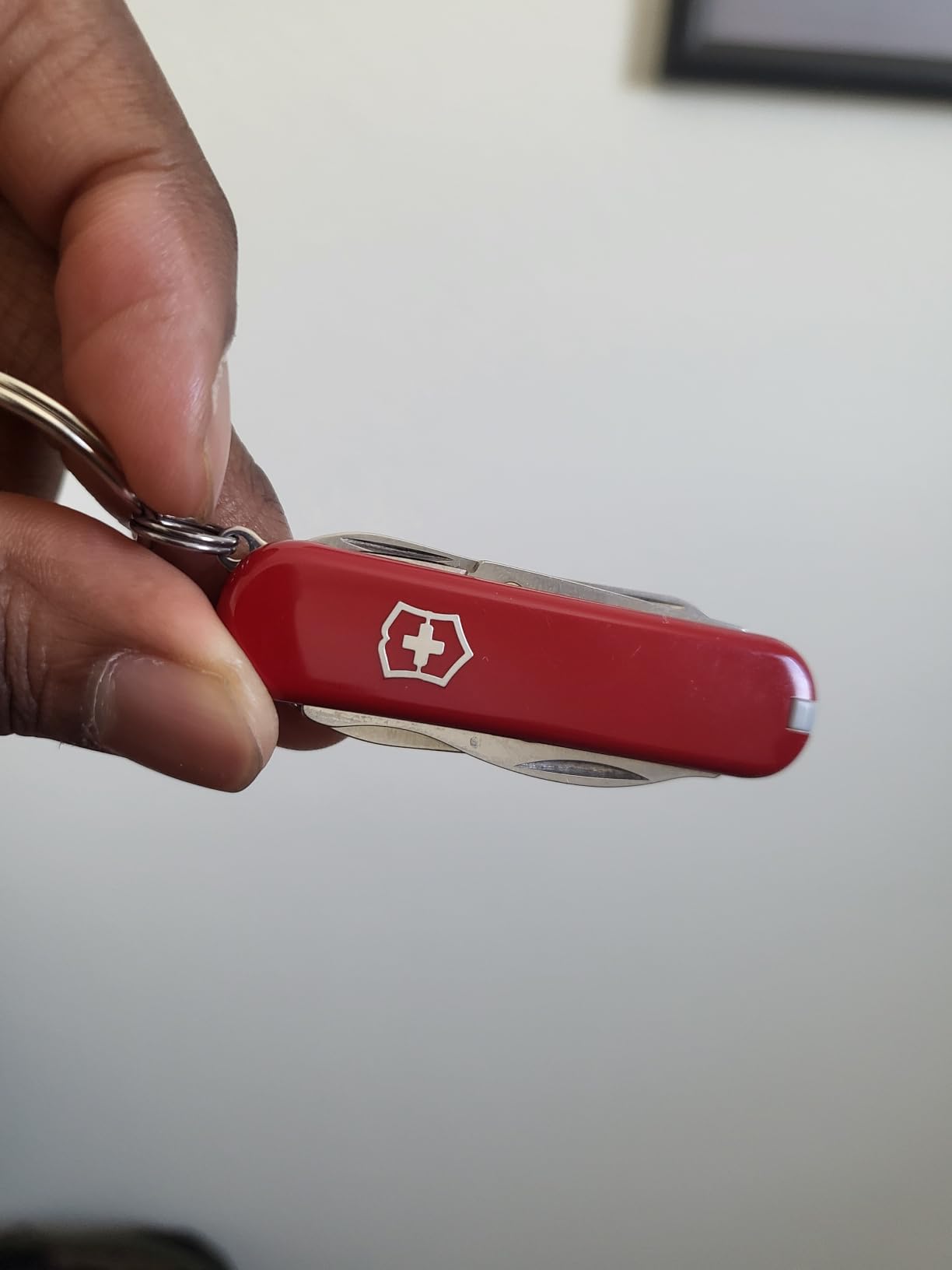 Victorinox Rambler Swiss Army Knife, 10-Function Pocket Knife, Red customer photo 1