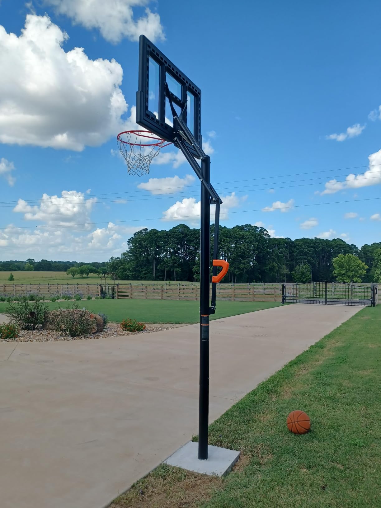 Lifetime 1084 Height Adjustable In Ground Basketball System, 50 Inch Shatterproof Backboard customer photo 1