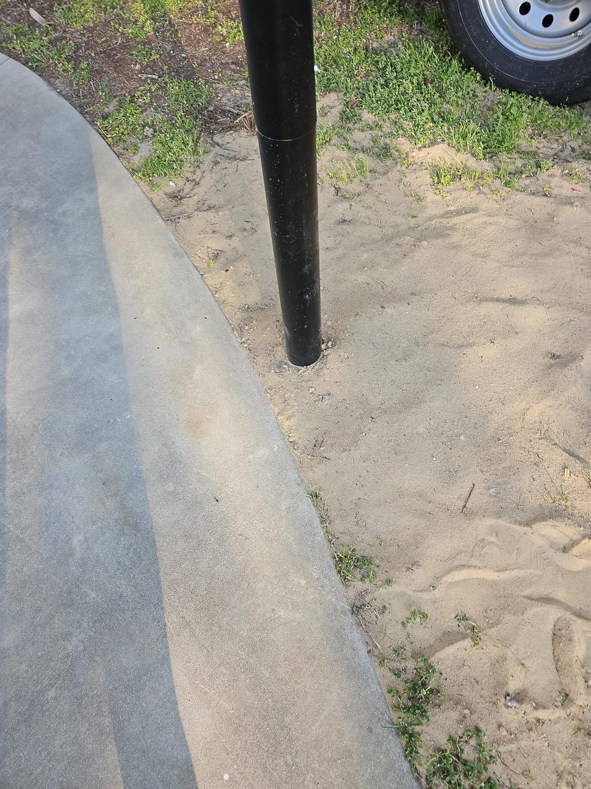 Lifetime 1084 Height Adjustable In Ground Basketball System, 50 Inch Shatterproof Backboard customer photo 2