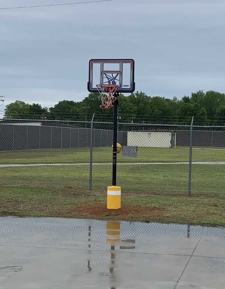 Lifetime 1008 Adjustable In-Ground Basketball Hoop, 44-Inch Backboard customer photo 2
