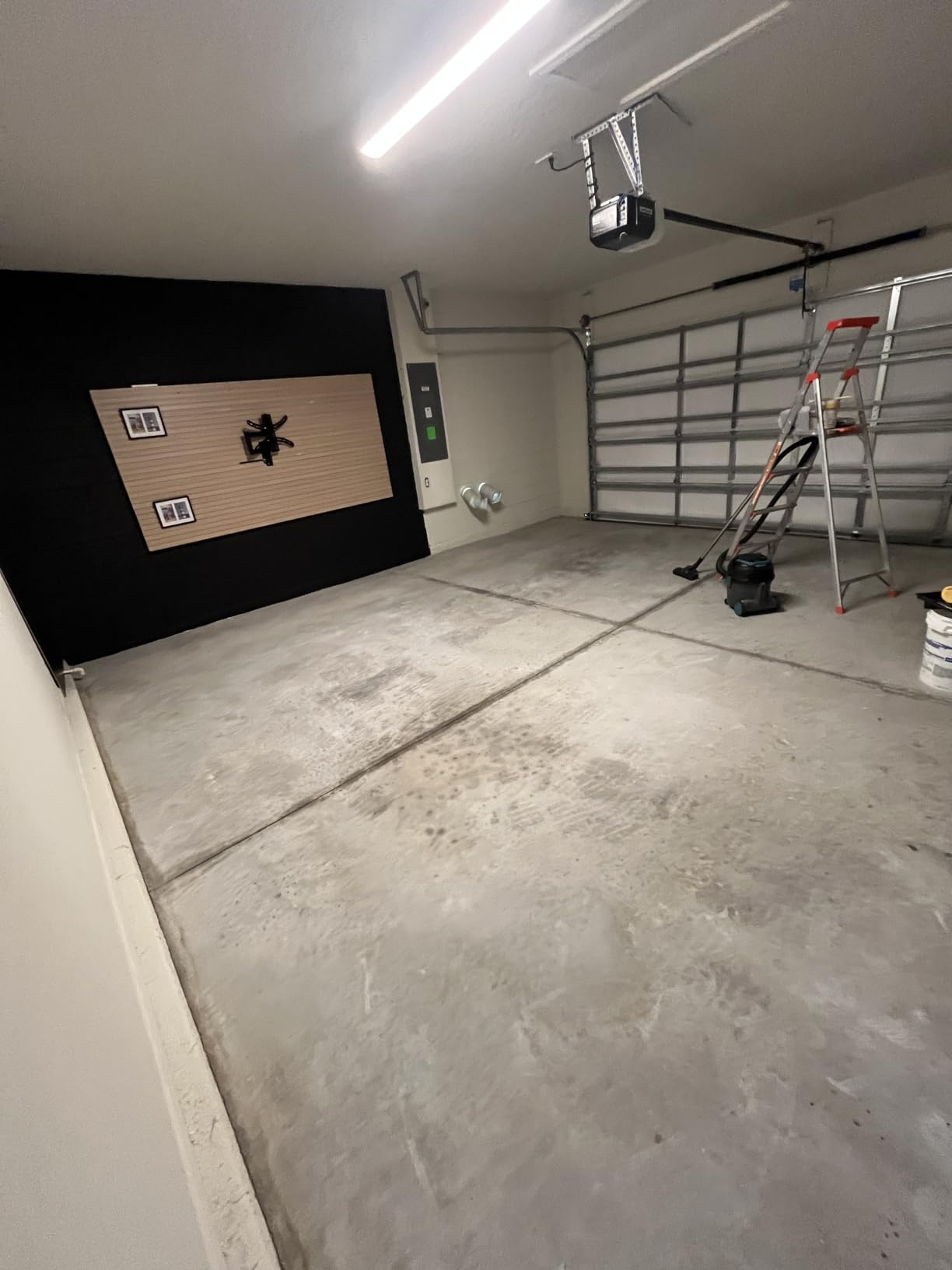 Rust-Oleum EpoxyShield Gloss Gray Garage Floor Coating Kit | Epoxy Garage Floor System, Hot Tire And Chemical Resistant, Professional Finish, 1 Car customer photo 1