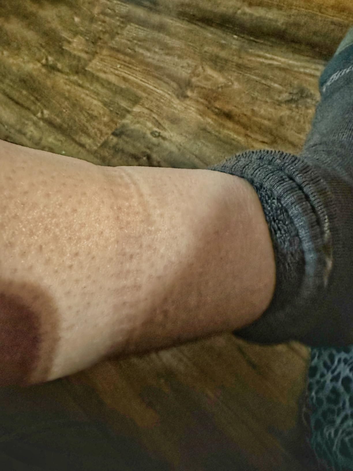Darn Tough Women's Hiker Boot Midweight Sock (Style 1907) customer photo 2