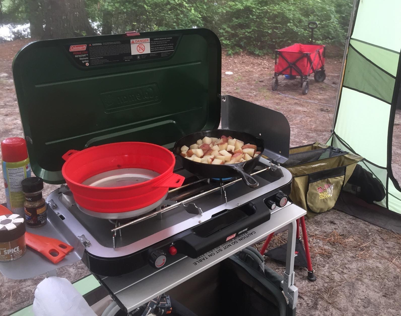 Coleman Classic 3-Burner Propane Camping Stove with InstaStart Ignition, Portable Cooktop with 3 Adjustable Burners & 28,000 BTUs of Power for Camping, Tailgating, Grilling, Hunting & More customer photo 2