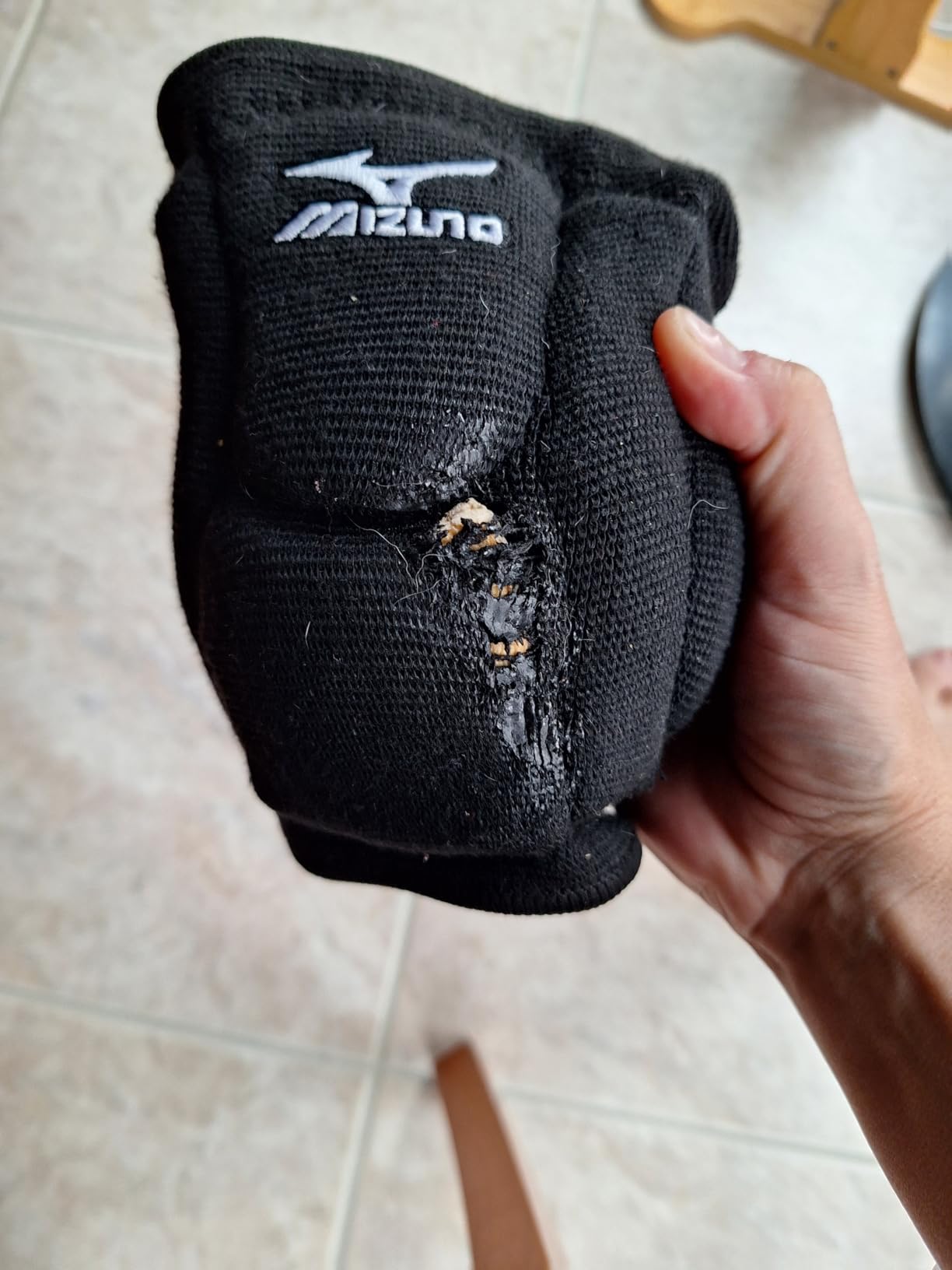 Mizuno Elite 9 SL2 Volleyball Kneepad, Black, Large customer photo 1