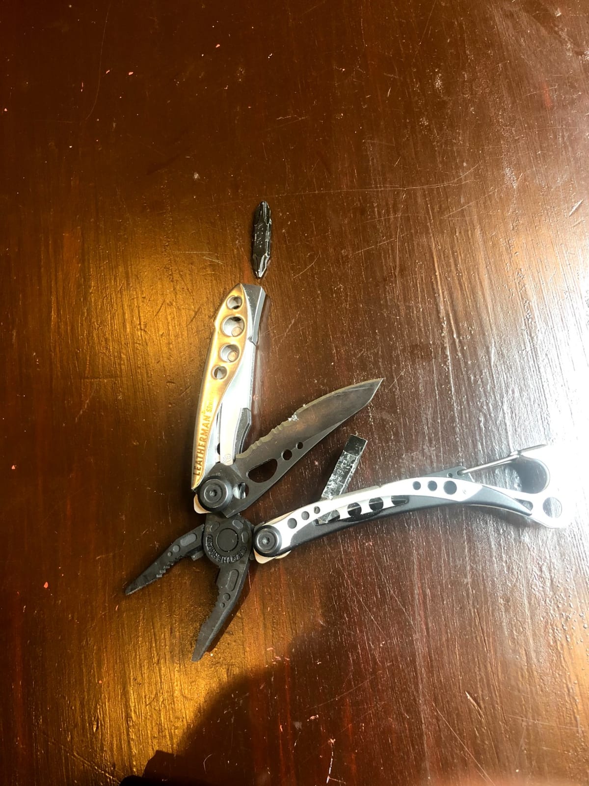 LEATHERMAN Skeletool 7-in-1 Lightweight Multi-Tool, Stainless Steel | Open-Frame Design with Carabiner Clip, Needlenose Pliers, Combo Knife & Bottle Opener for EDC & Outdoors customer photo 1