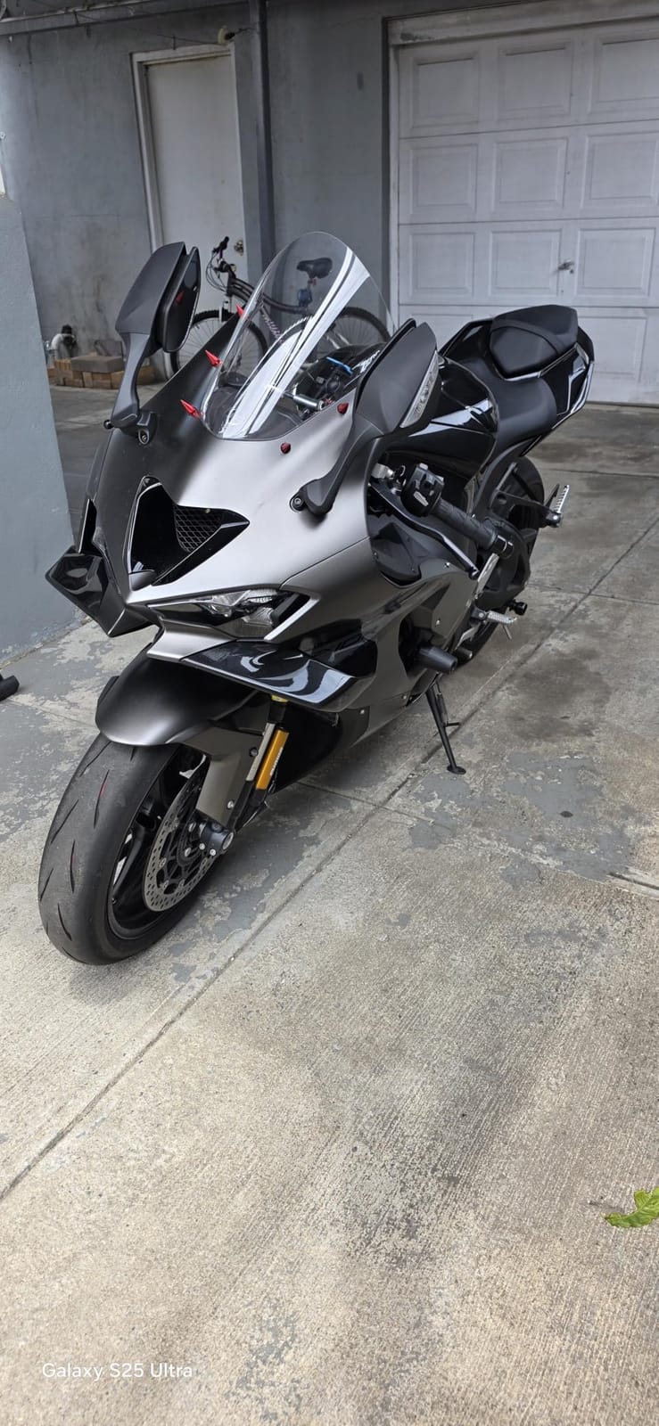 Shogun USA Made Kaw ZX10 ZX10R ZX10RR 2016 2017 2018 2019 2020 2021 2022 2023 2024 2025 2026 Black No Cut Frame Sliders Fits ABS & NON ABS Models - 750-4959 customer photo 1