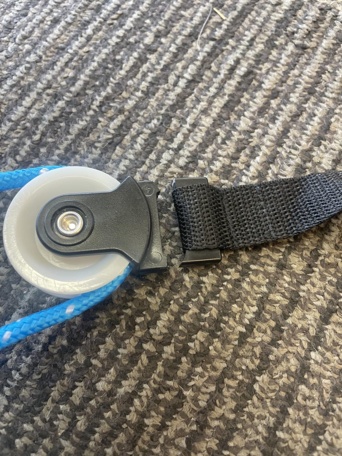 Therapist's Choice Shoulder Pulley, Over The Door, with Patient Guide. Aids Recovery and Rehabilitation of Shoulder, Rotator Cuff, Shoulder Pain, Frozen Shoulder, Pain Free Range of Motion (Blue) customer photo 2
