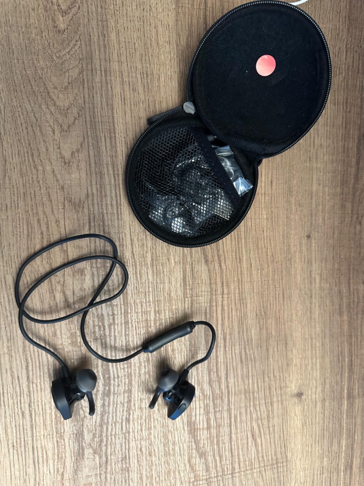 Bose SoundSport, Wireless Earbuds, (Sweatproof Bluetooth Headphones for Running and Sports), Black customer photo 2