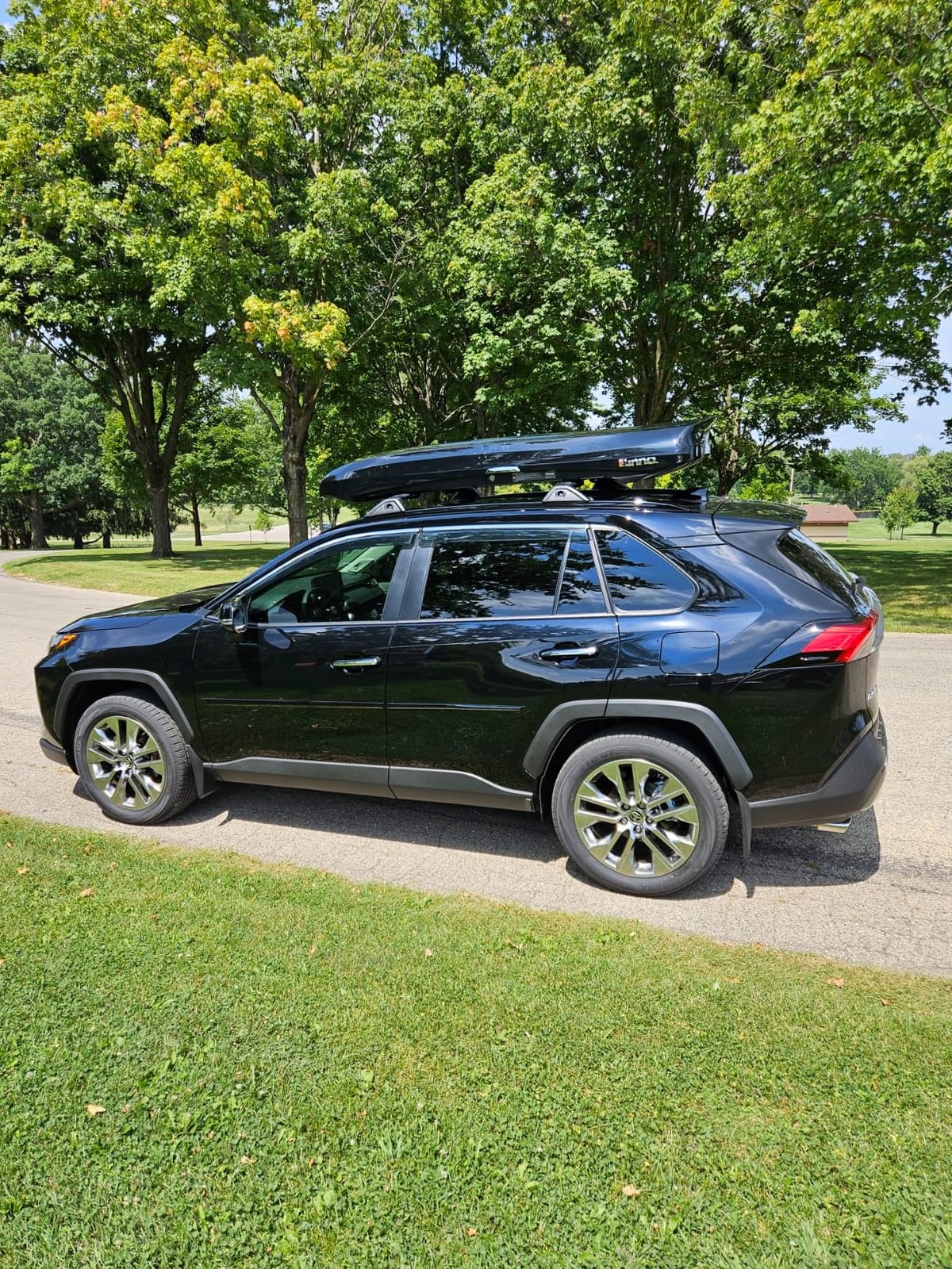 INNO BRM660BK Wedge Cargo Box - 11 Cubic FT (Gloss Black) customer photo 2
