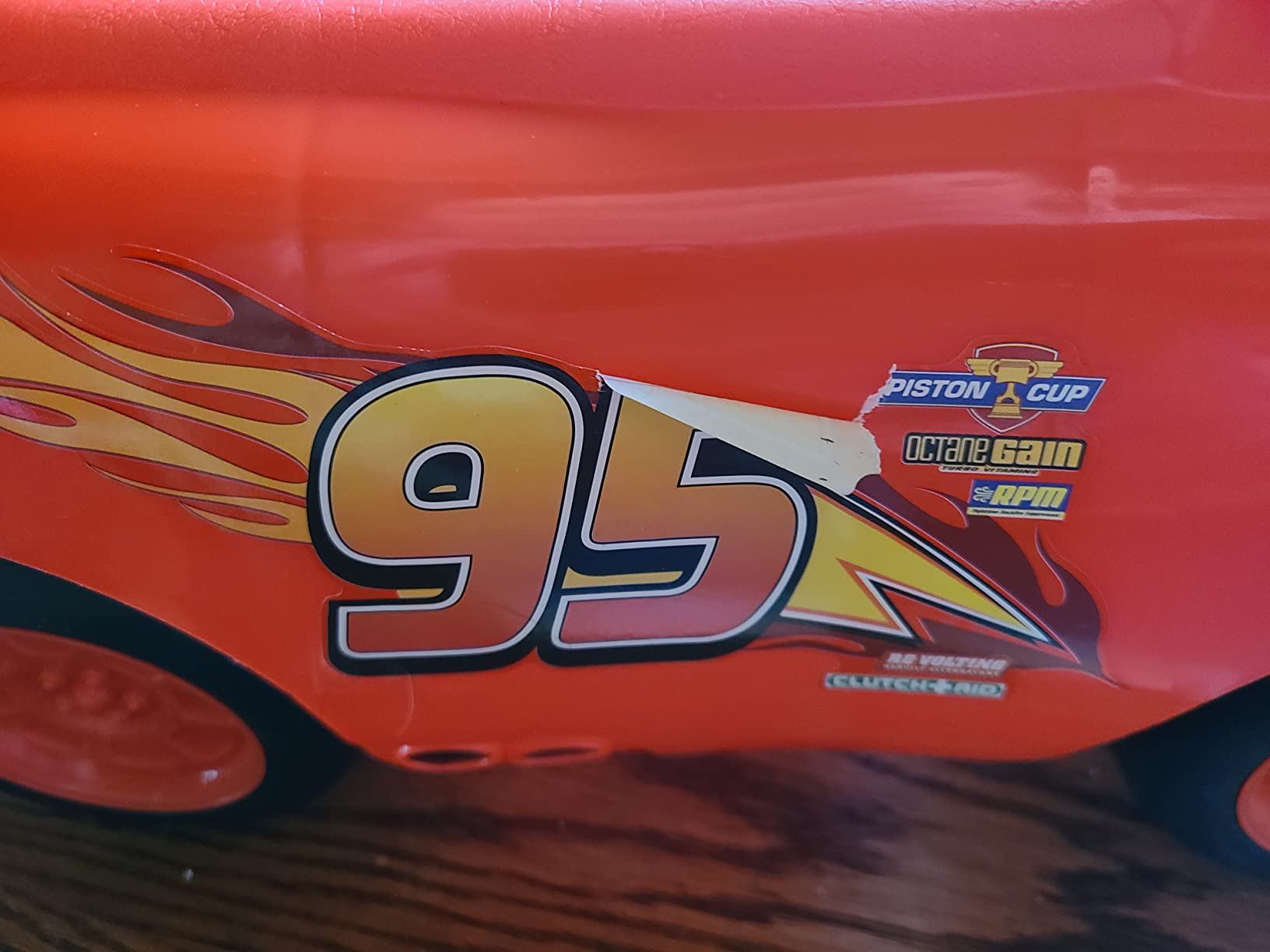 Kiddieland Lightning McQueen Ride-On Car, Foot-to-Floor Racer for Toddlers customer photo 1