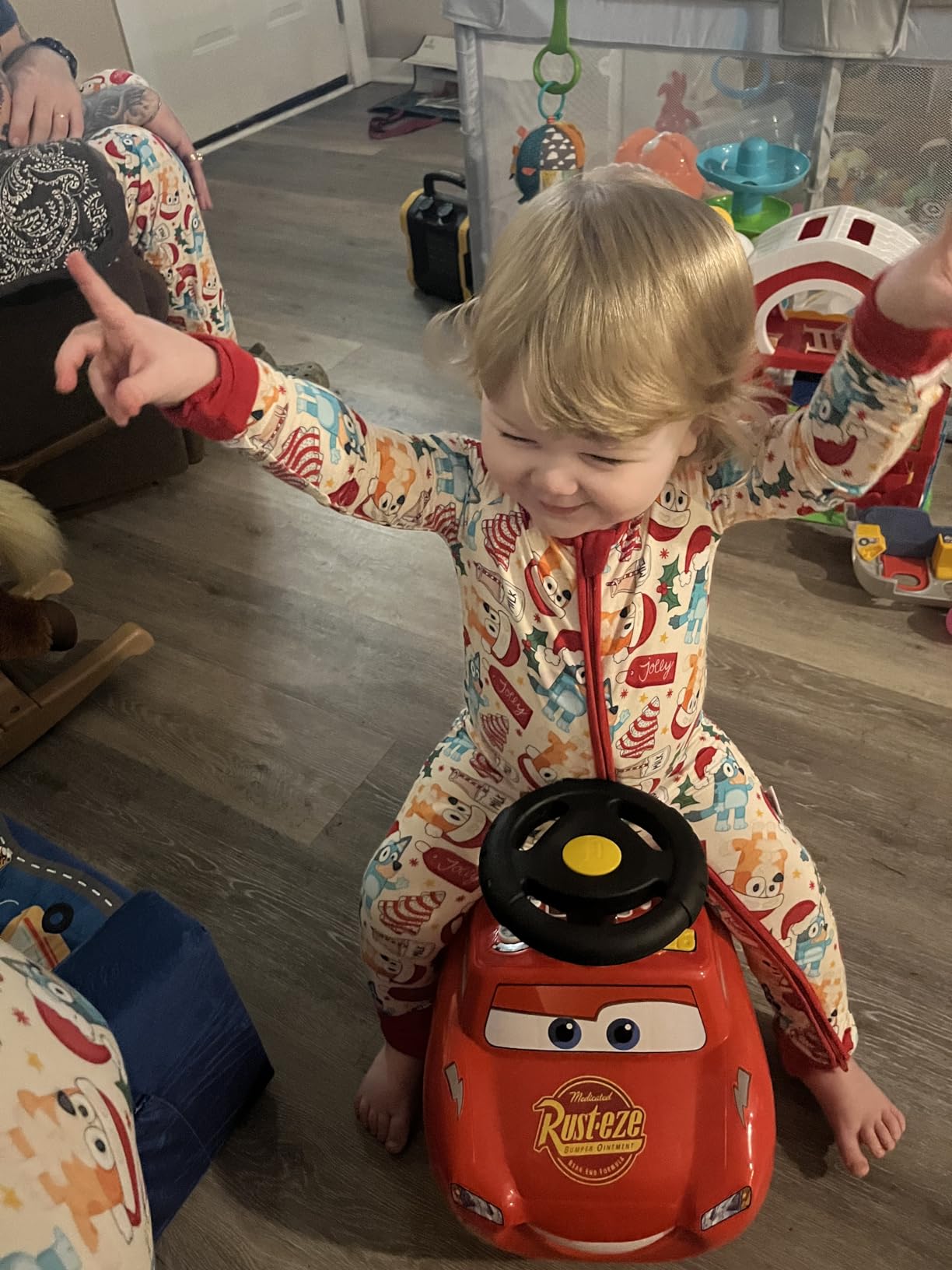 Kiddieland Lightning McQueen Ride-On Car, Foot-to-Floor Racer for Toddlers customer photo 2