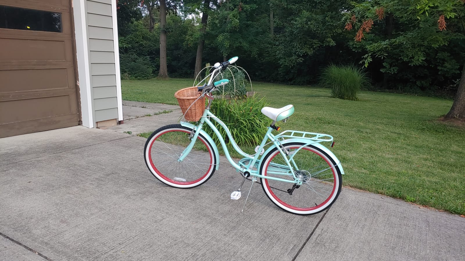 Schwinn Perla Cruiser Bike, 26 Inch Bike for Women and Men, 7-Speed Beach Cruiser Bicycle, Linear Pull Brakes, Comfortable Quilted Seat, Upright Riding Position, Adult Bicycle customer photo 2